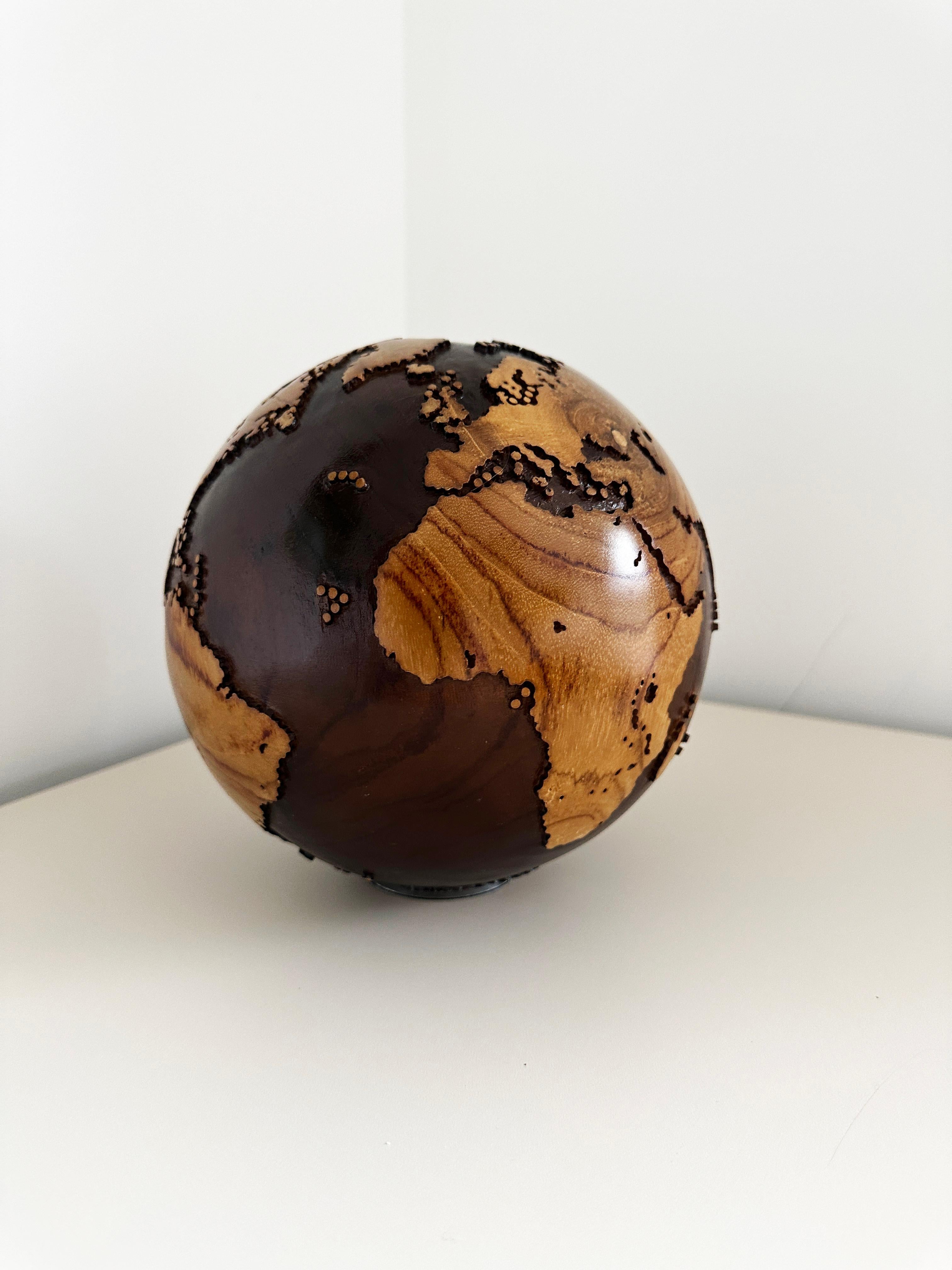 Make your Way Teak Walnut Stain par Bruno Helgen - sculpture d'un globe en bois  en vente 5