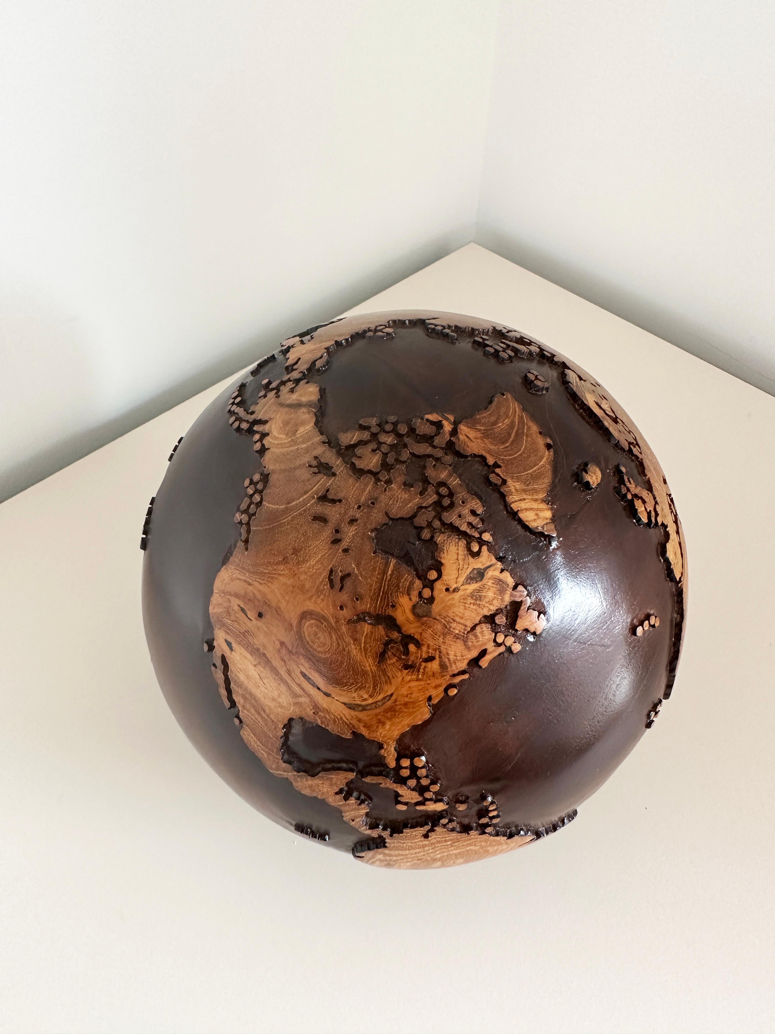 Take a Trip Teck Walnut Stain by Bruno Helgen - sculpture globe en bois  en vente 16