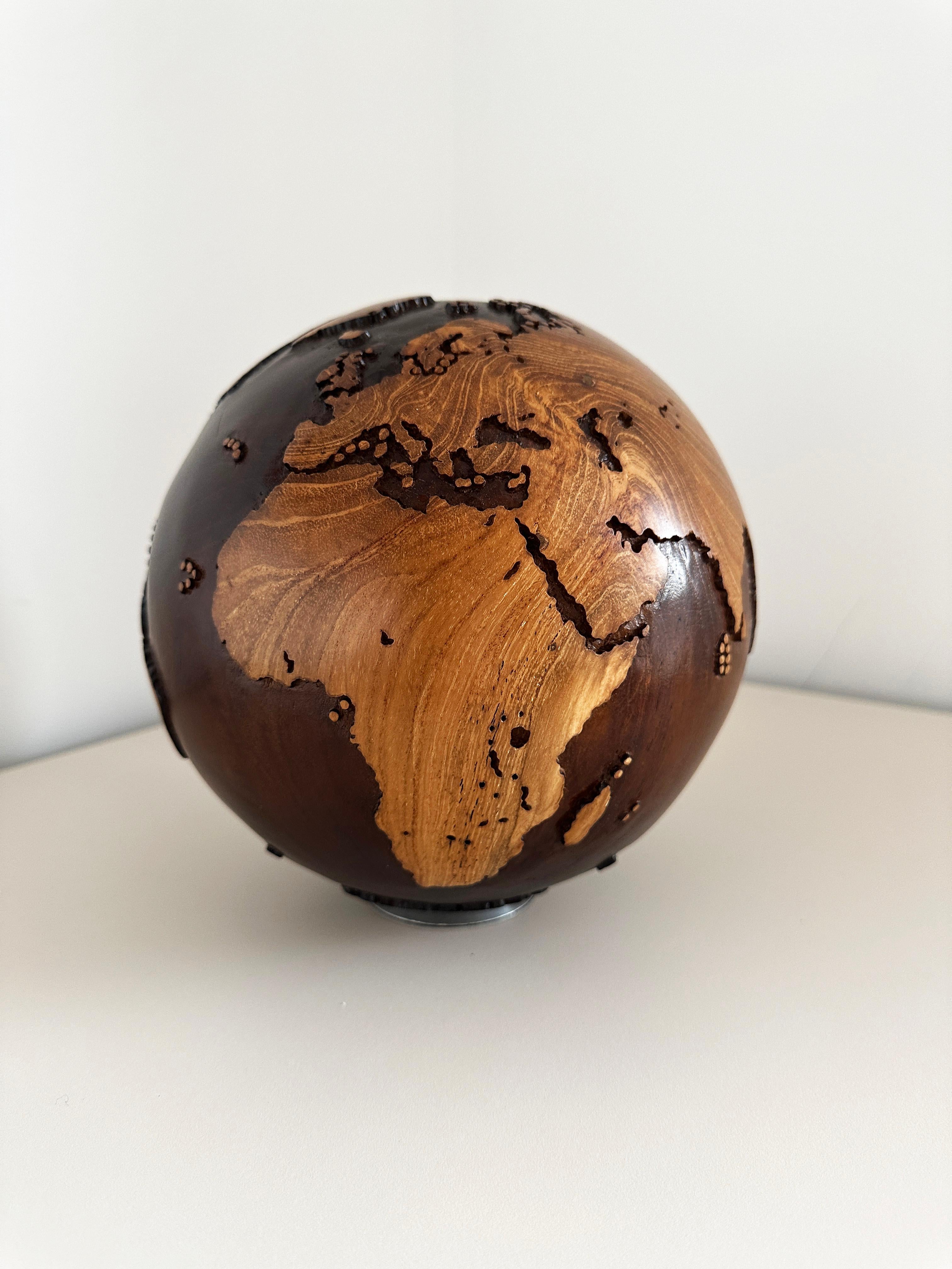 Take a Trip Teck Walnut Stain by Bruno Helgen - sculpture globe en bois  en vente 8