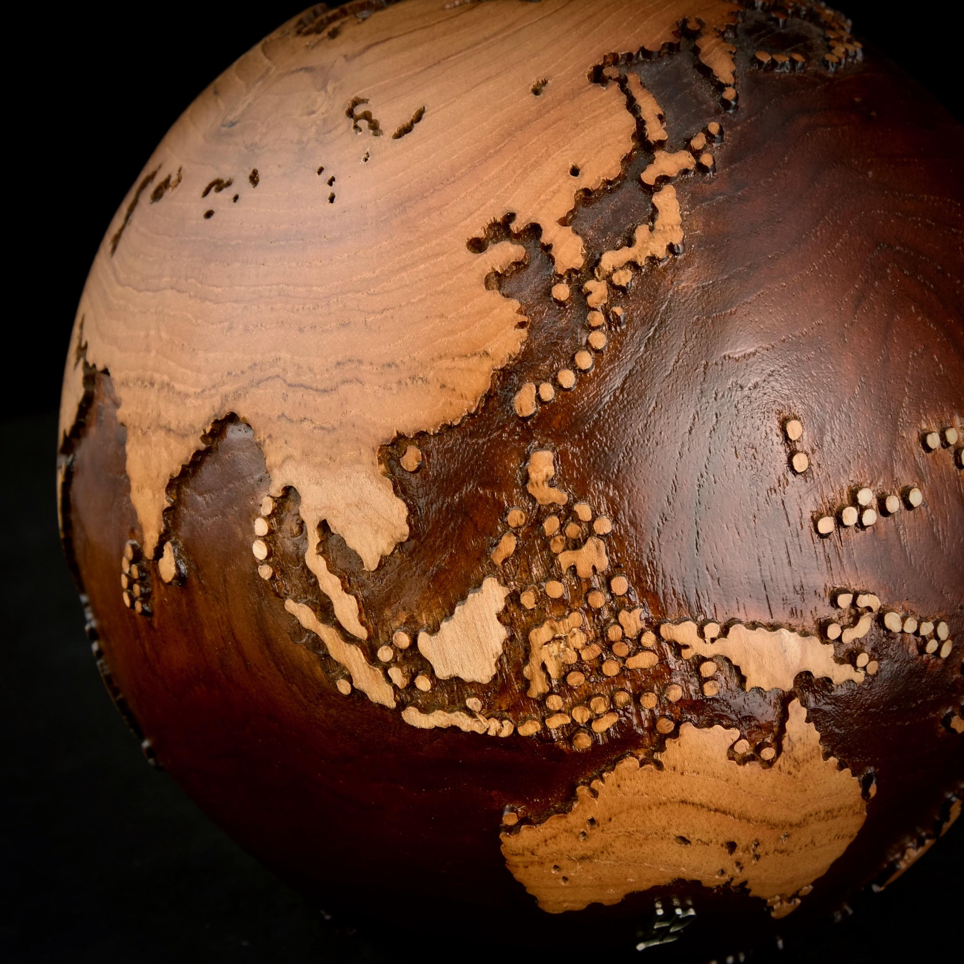 Voyage Edelstahl aus Teakholz und Nussbaumholz von Bruno Helgen – Holzkugelskulptur im Angebot 10