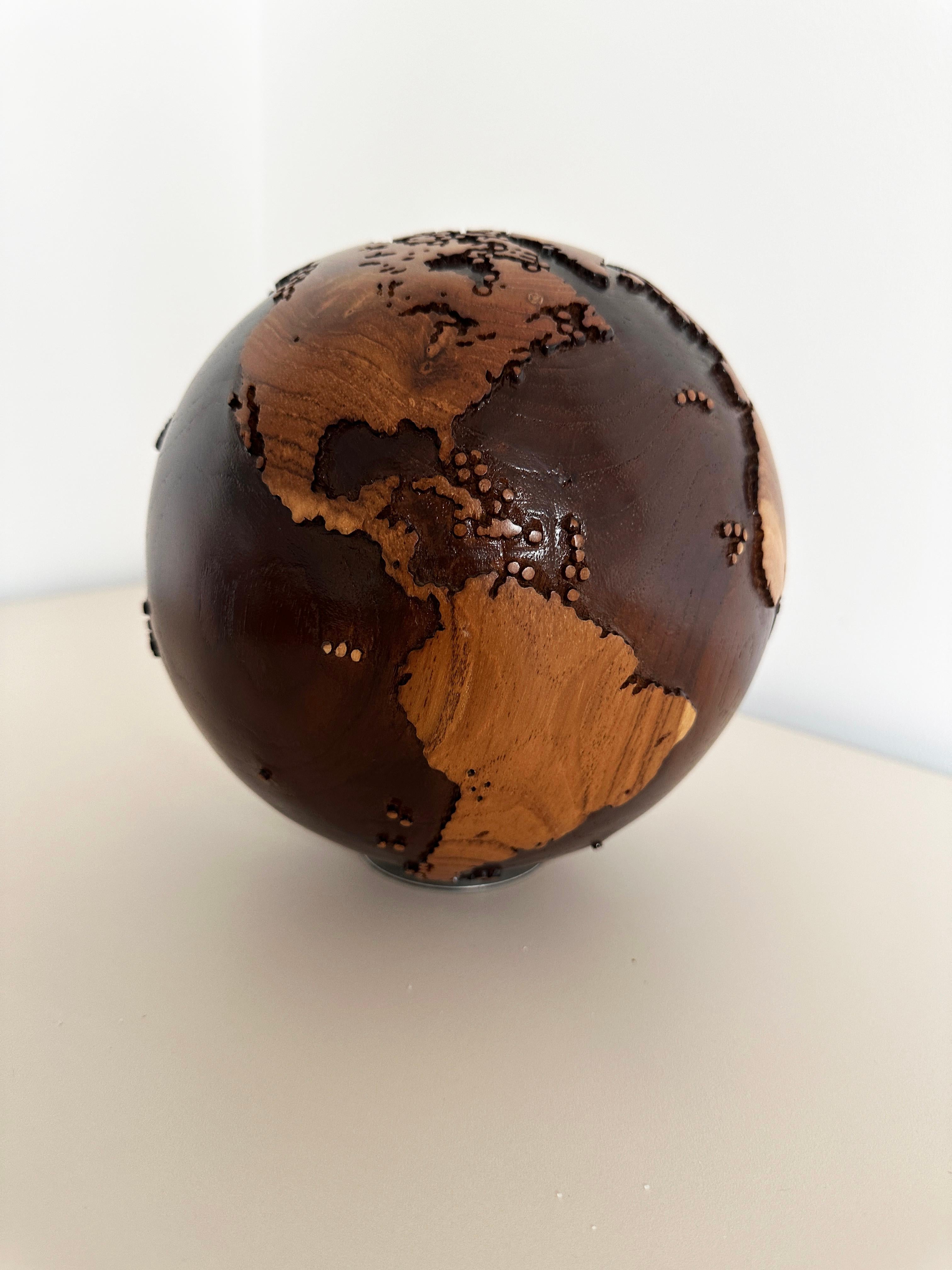 Voyage Edelstahl aus Teakholz und Nussbaumholz von Bruno Helgen – Holzkugelskulptur im Angebot 11