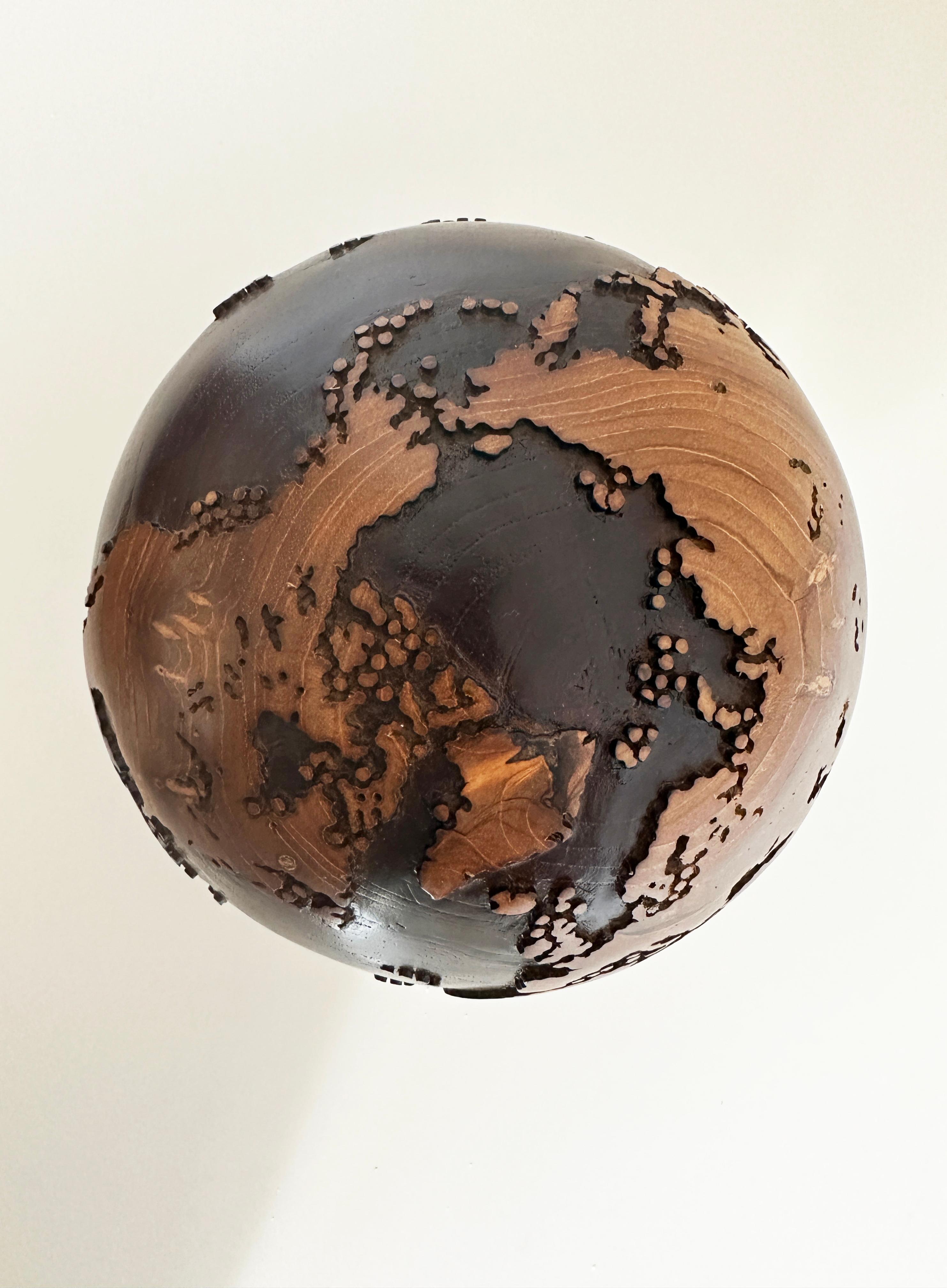 Voyage Teck Walnut Stain by Bruno Helgen - sculpture globe en bois  en vente 14