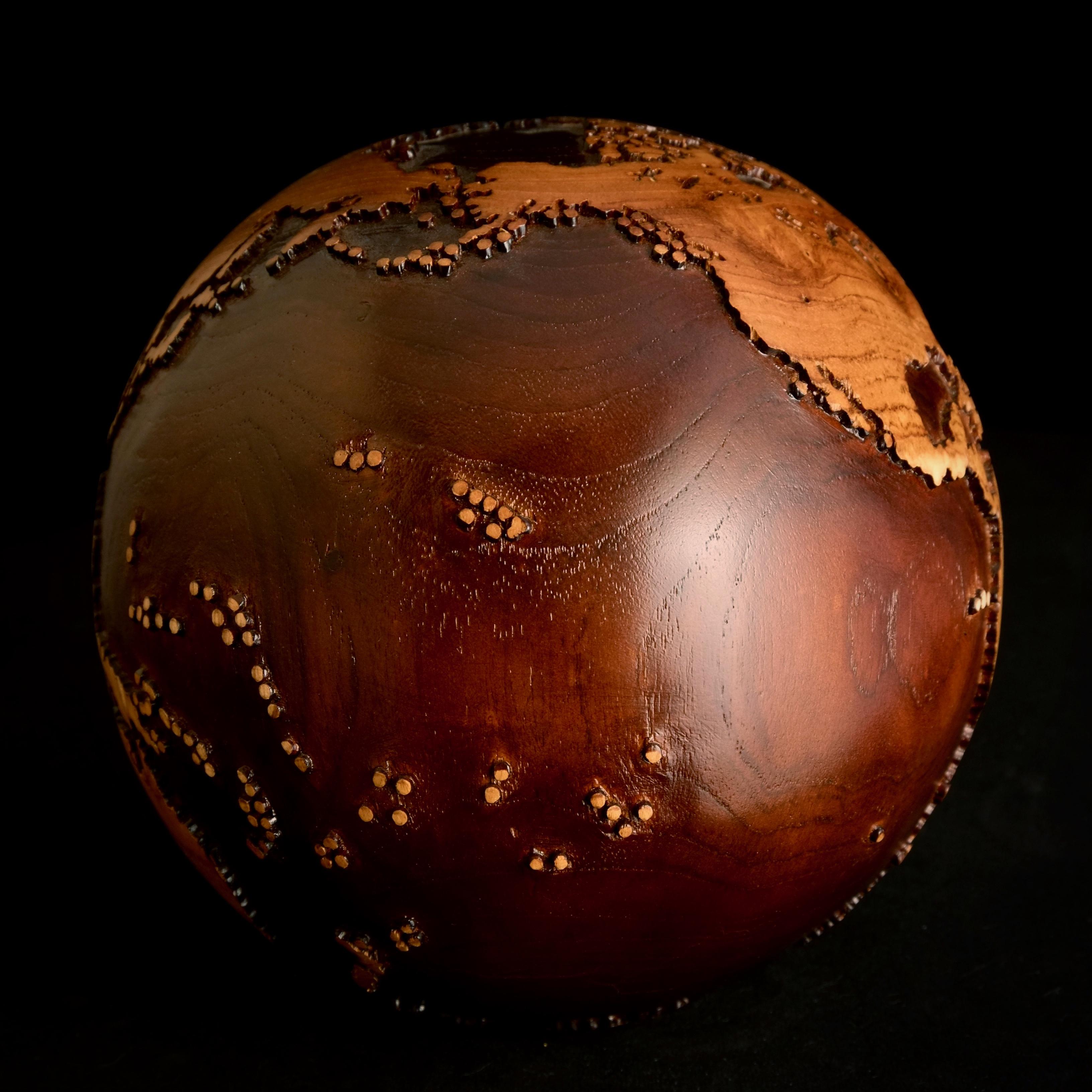 Voyage Edelstahl aus Teakholz und Nussbaumholz von Bruno Helgen – Holzkugelskulptur im Angebot 4