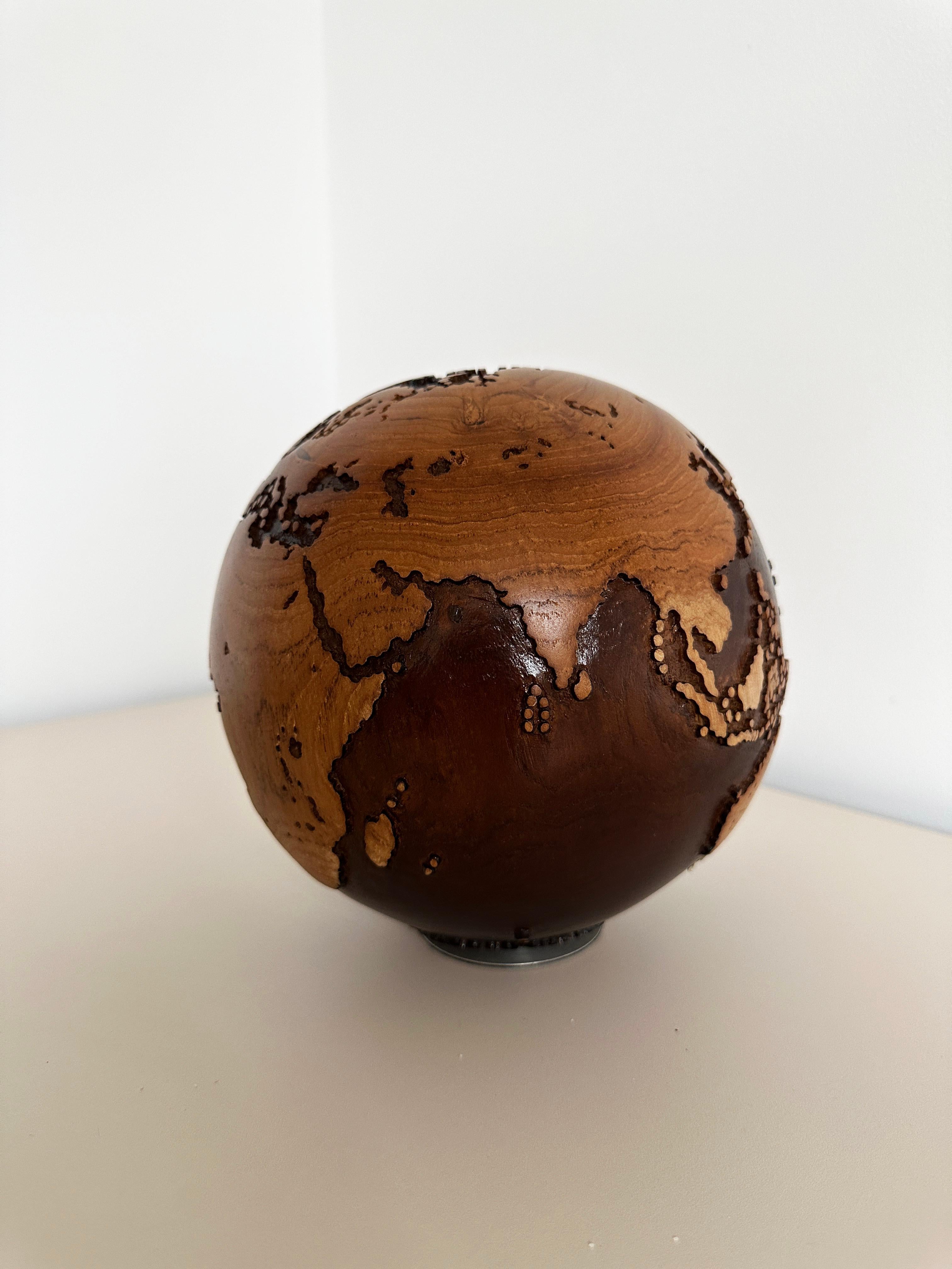 Voyage Teck Walnut Stain by Bruno Helgen - sculpture globe en bois  en vente 5