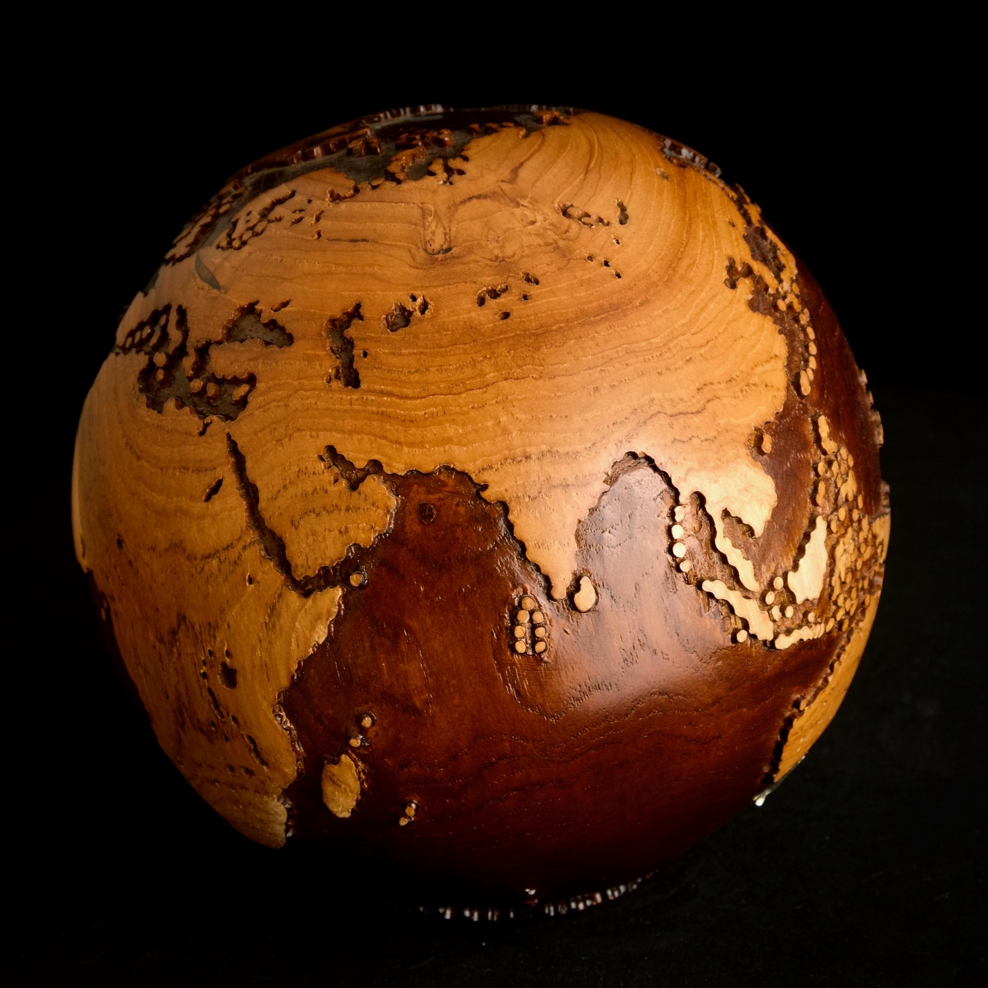 Voyage Teck Walnut Stain by Bruno Helgen - sculpture globe en bois  en vente 8