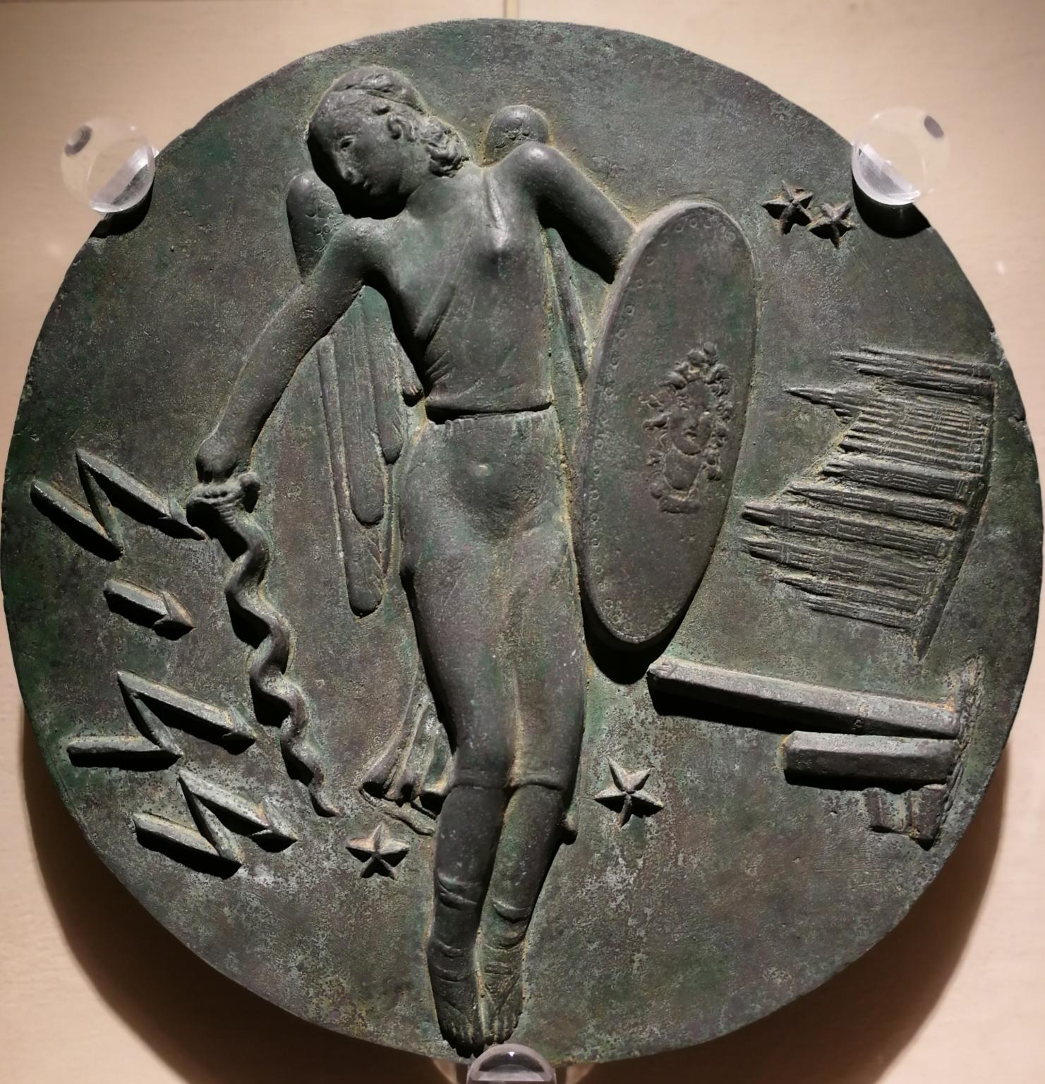 Bassorilievo celebrativo allegorico in bronzo dell'aviazione italiana - Sculpture by Bruno Innocenti