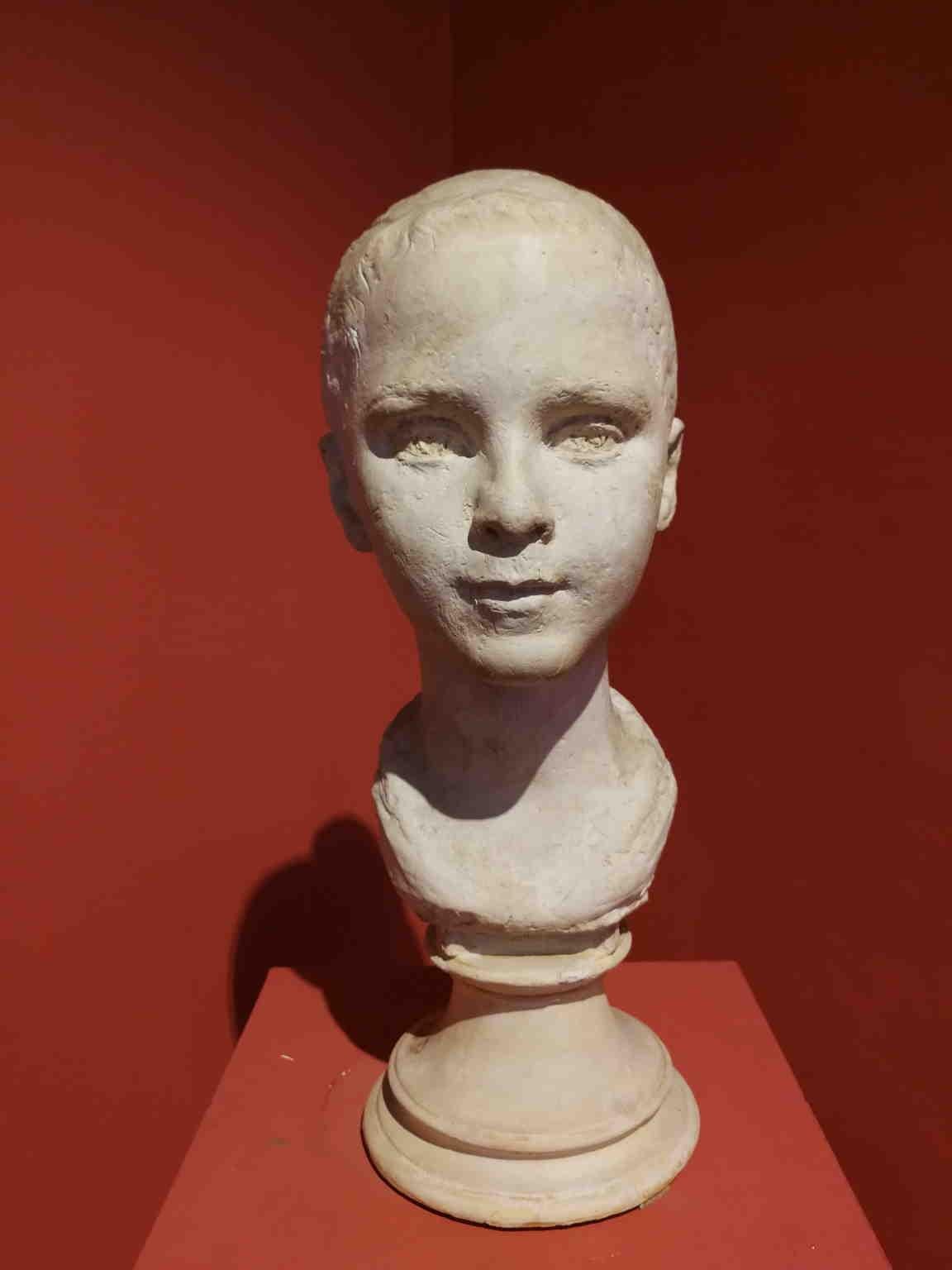 Bruno Innocenti Portrait de jeune femme Buste 1959 en plâtre en vente 1