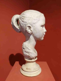 Ritratto figurativo di fanciulla in gesso arte toscana del novecento