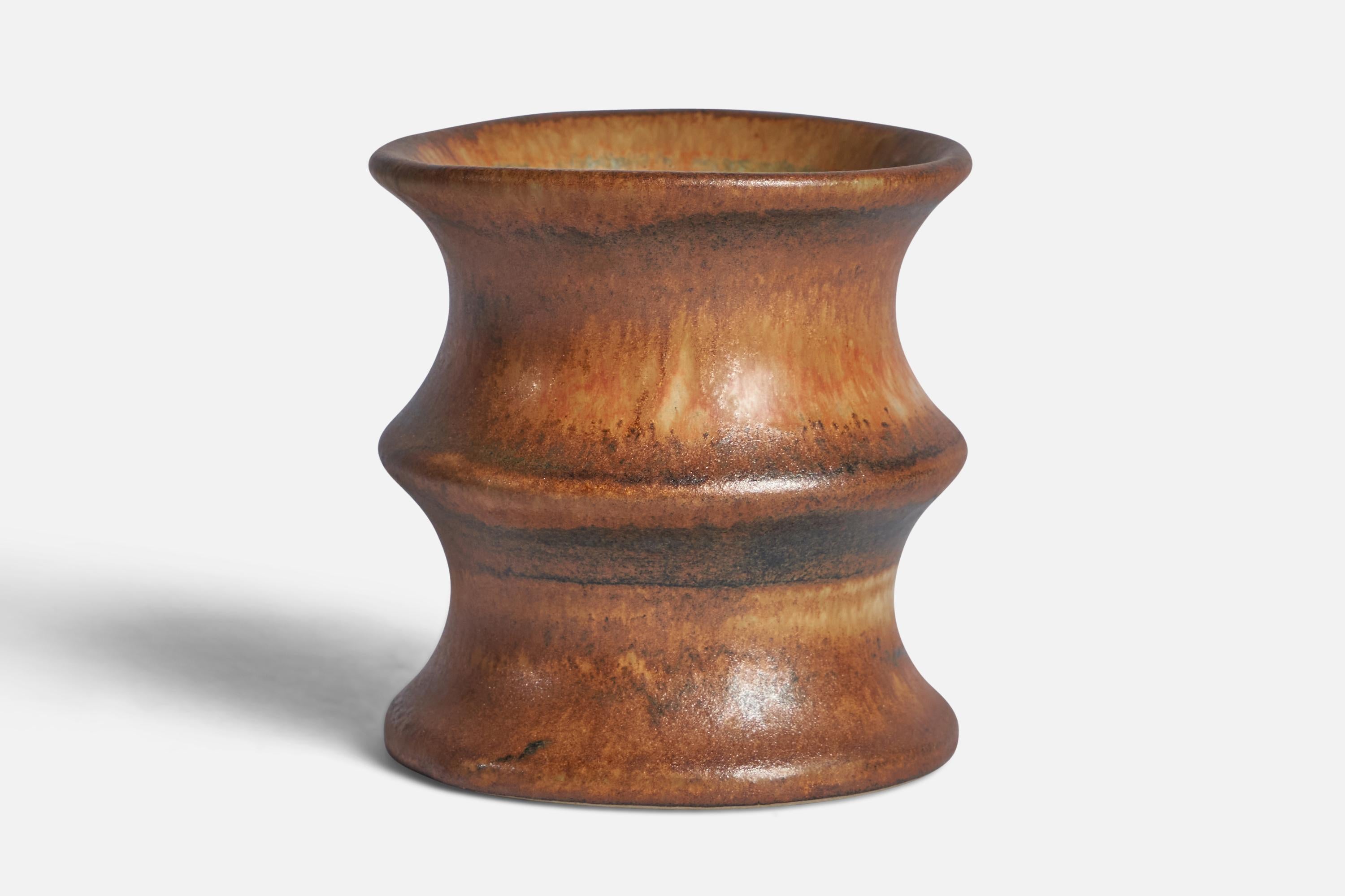 A small brown-glazed stoneware vase design by Bruno Karlsson and produced by Ego Stengods, Sweden, 1960s.