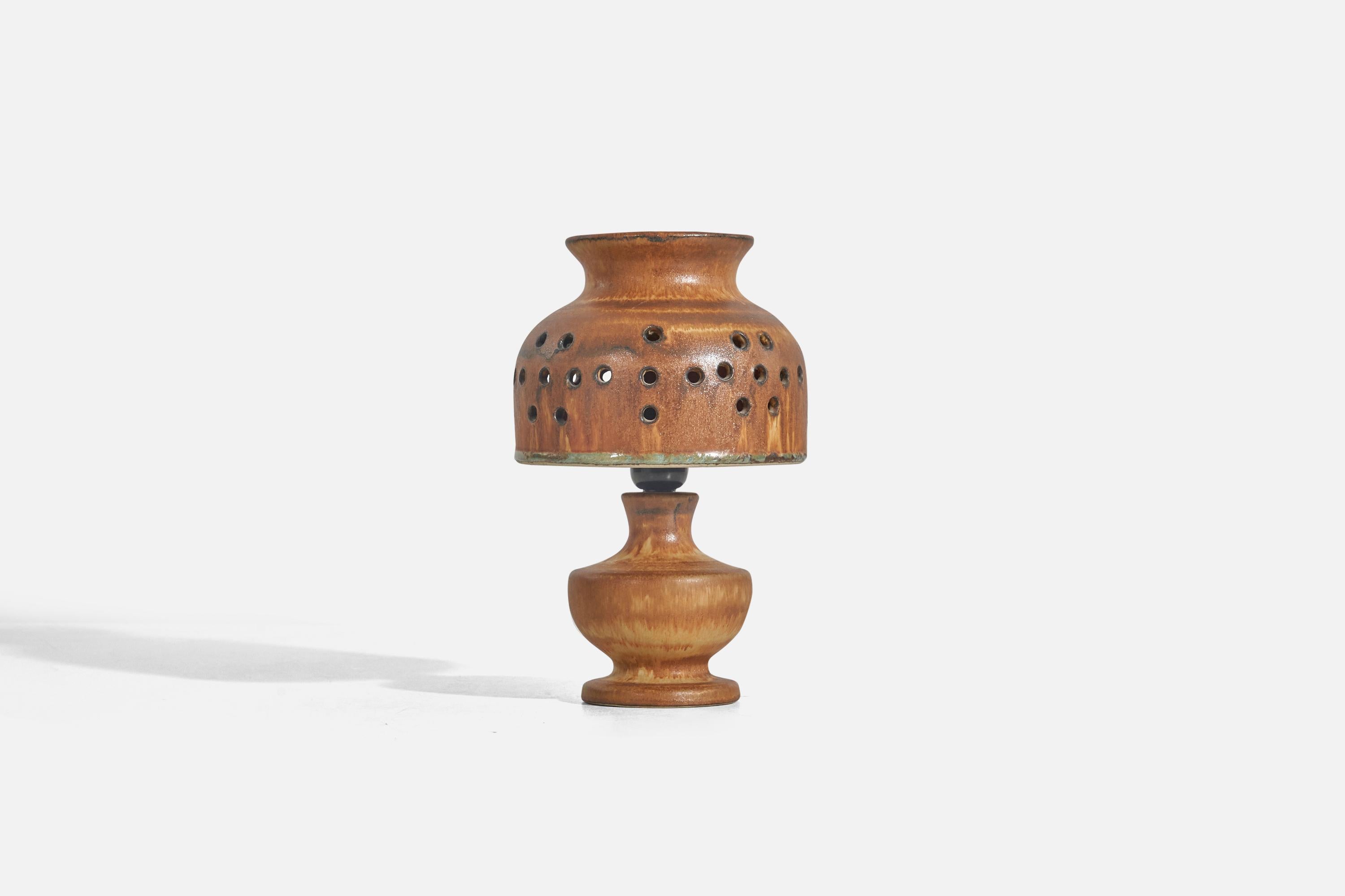 A brown-glazed stoneware table lamp designed by Bruno Karlsson and produced by Ego Stengods, Sweden, c. 1960s.

Socket takes standard E-26 medium base bulb.

There is no maximum wattage stated on the fixture.
 