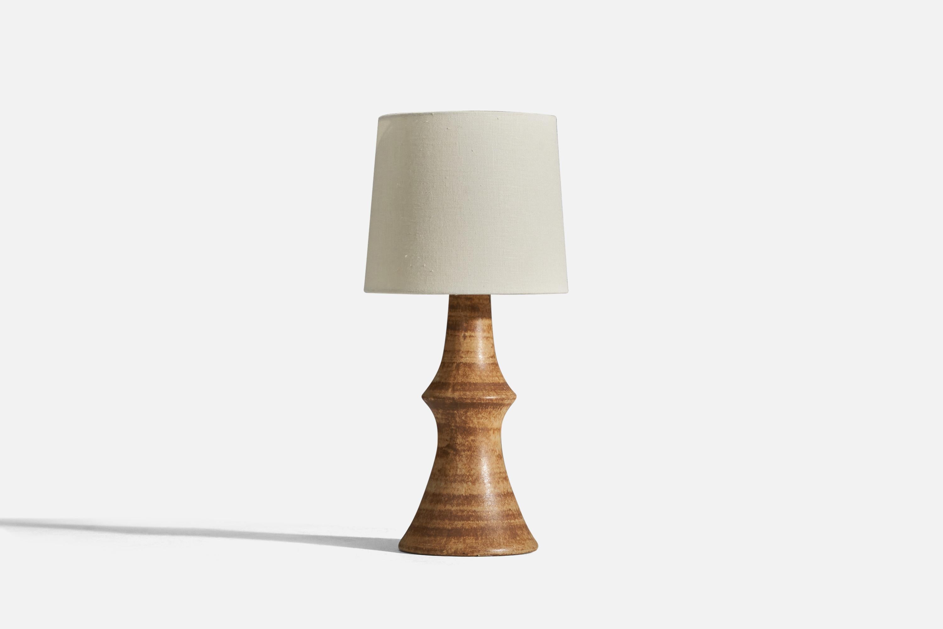 A brown glazed stoneware table lamp designed by Bruno Karlsson and produced by Studio Ego, Sweden, 1960s.

Sold without lampshade
Dimensions of lamp (inches) : 13.06 x 5.56 x 5.56 (Height x Width x Depth)
Dimensions of lampshade (inches) : 7 x 8