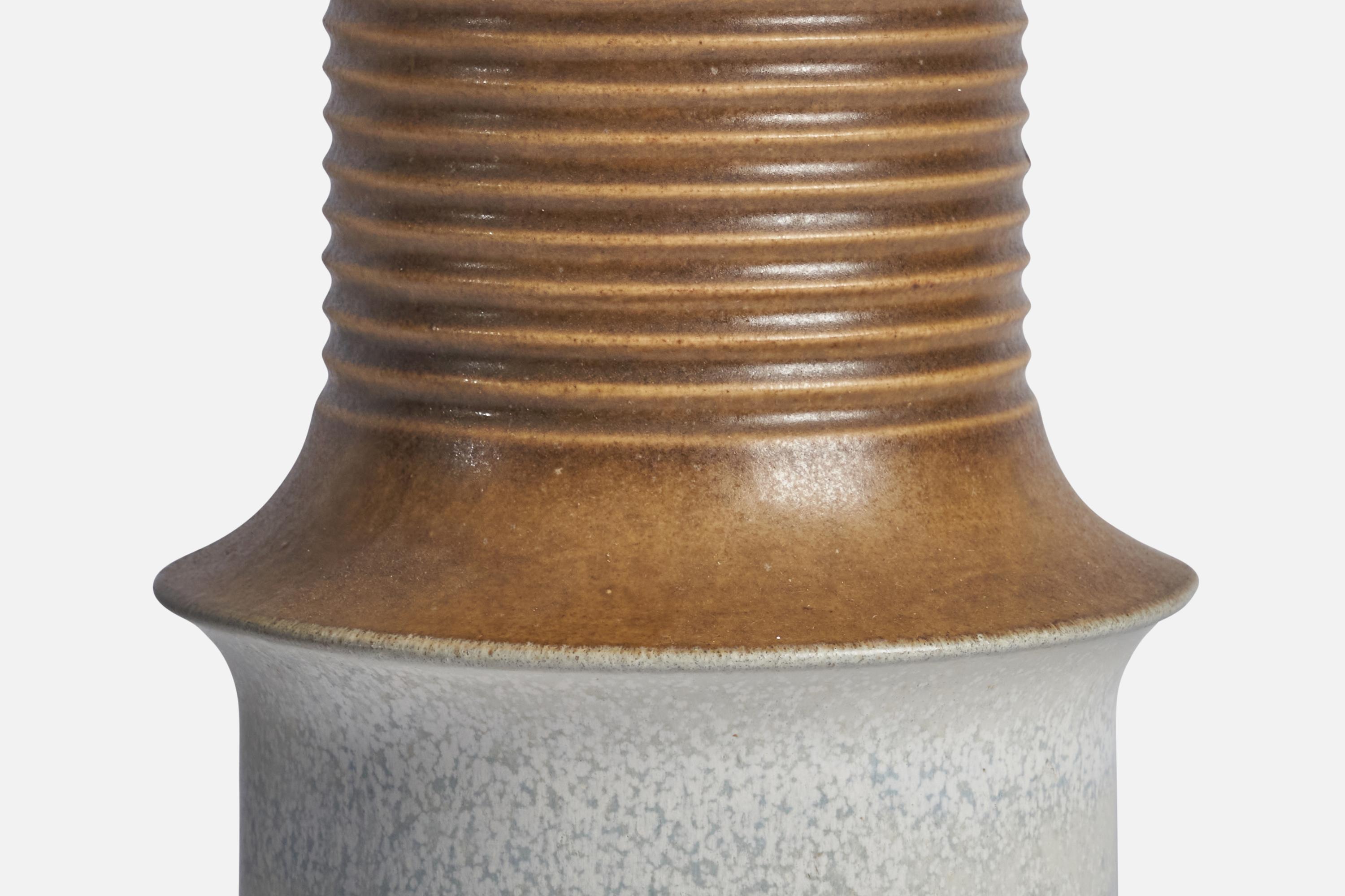 A brown and grey-glazed incised table lamp designed by Bruno Karlsson and produced by Ego Stengods, Sweden, 1960s.

Dimensions of Lamp (inches): 15.5