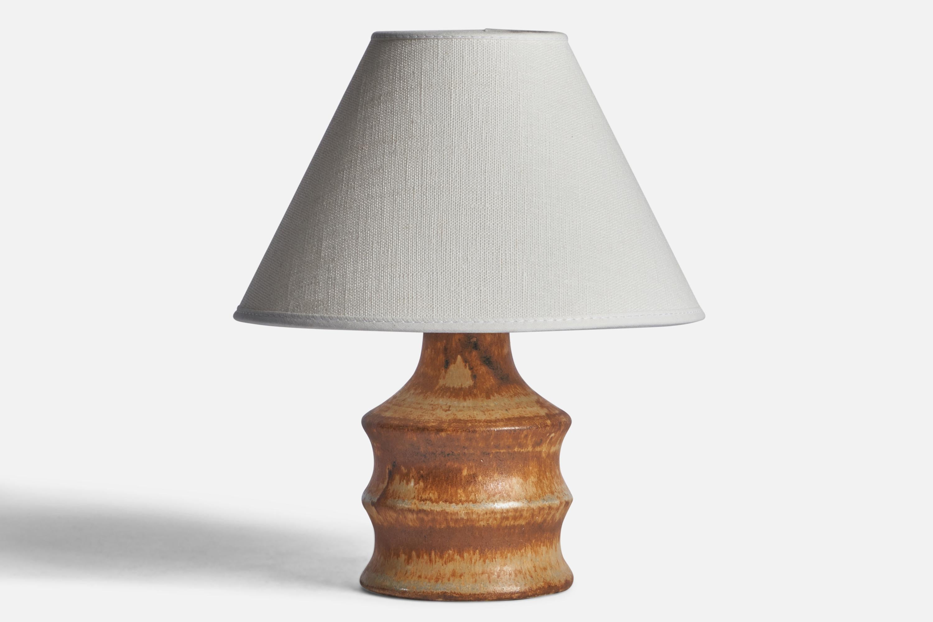 A brown-glazed stoneware table lamp designed by Bruno Karlsson and produced by Ego Stengods, Sweden, c. 1960s.

Dimensions of Lamp (inches): 6.9” H x 3.65” Diameter

Dimensions of Shade (inches): 3” Top Diameter x 8” Bottom Diameter x 5”