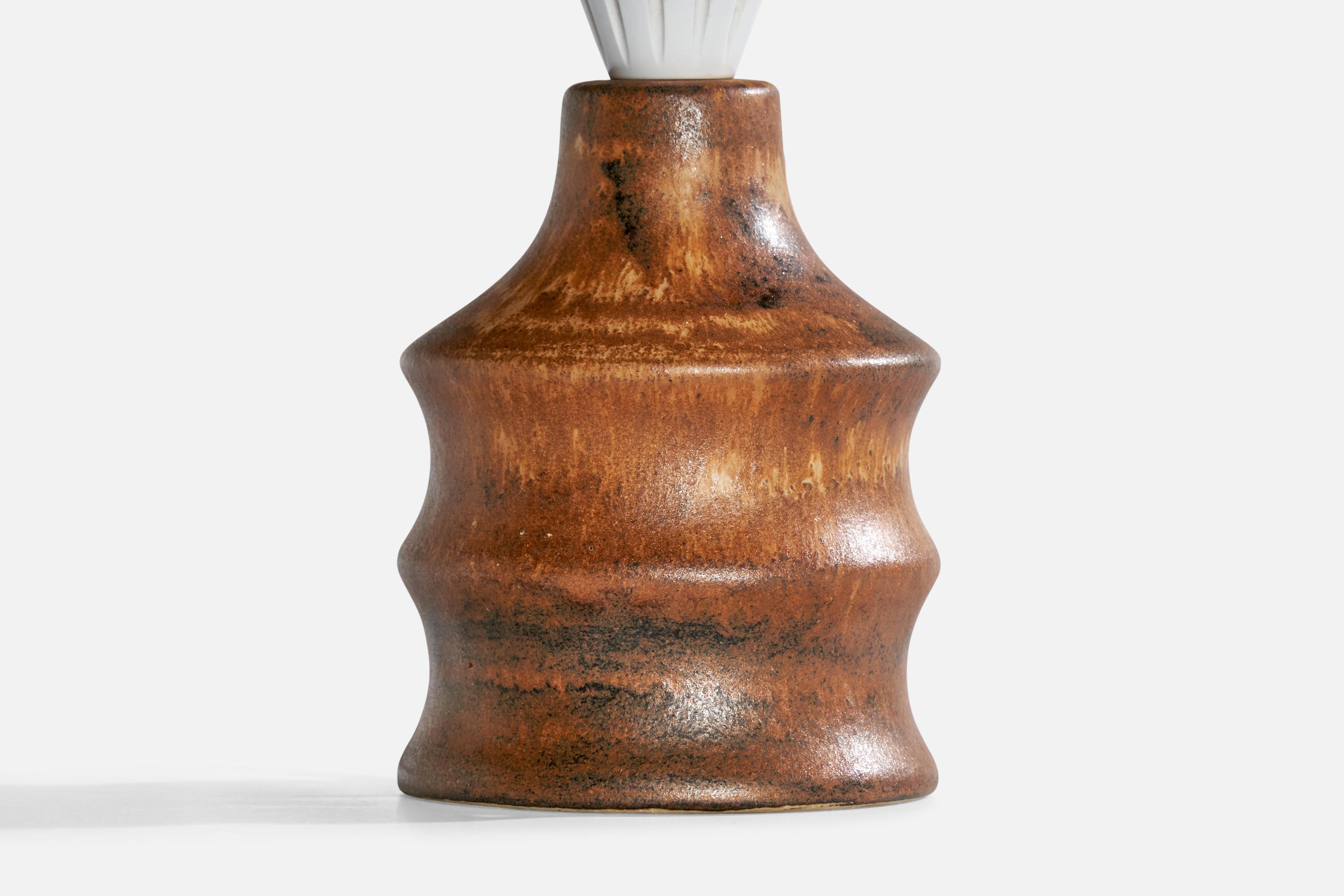 Bruno Karlsson, Lampe de Table, Grès, Suède, 1960 Bon état - En vente à High Point, NC