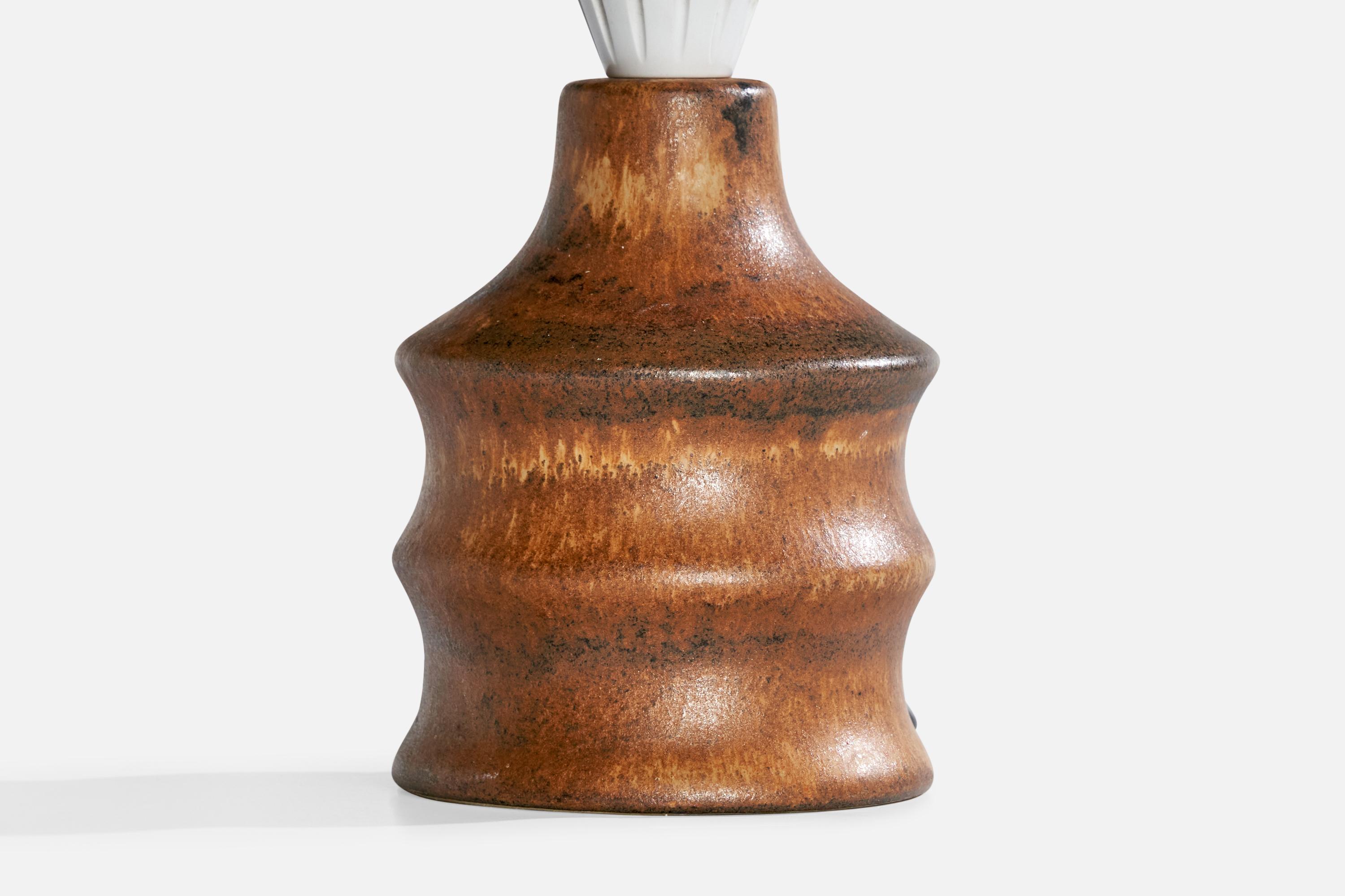 Milieu du XXe siècle Bruno Karlsson, Lampe de Table, Grès, Suède, 1960 en vente