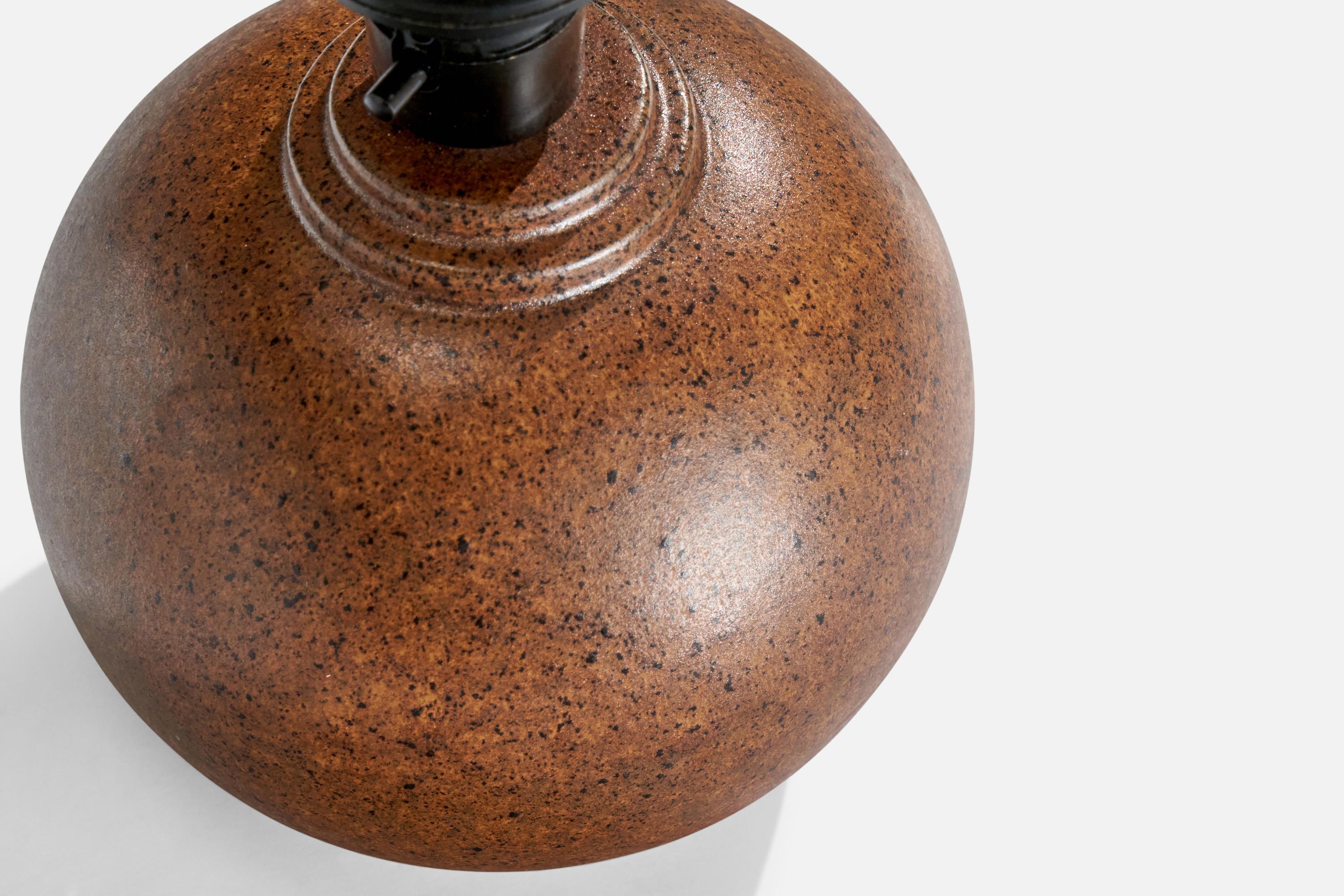 Bruno Karlsson, lampes de table, grès, Suède, années 1960 Bon état - En vente à High Point, NC