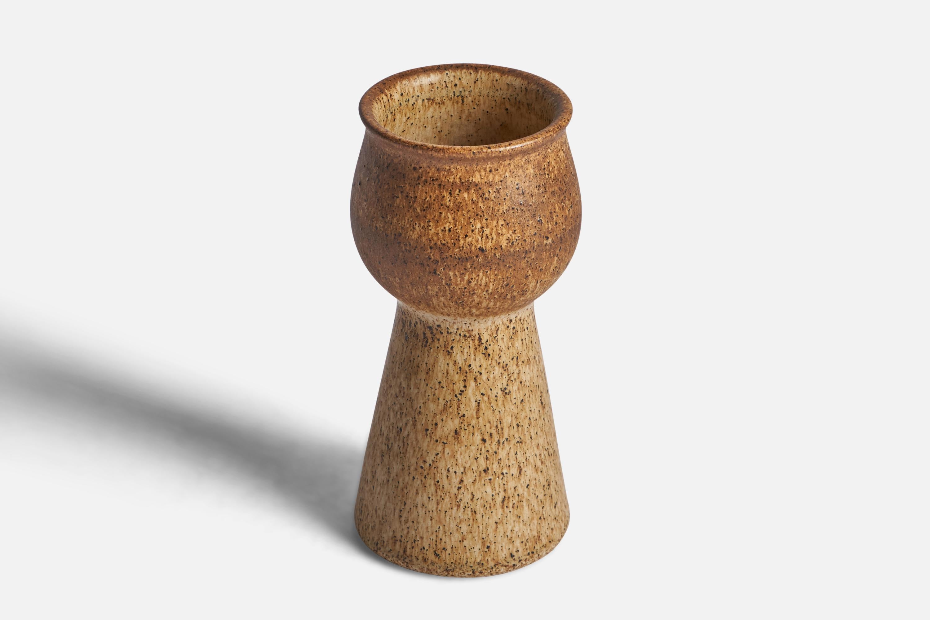 Bruno Karlsson, Vase, Stoneware, Sweden, 1960s In Good Condition For Sale In High Point, NC