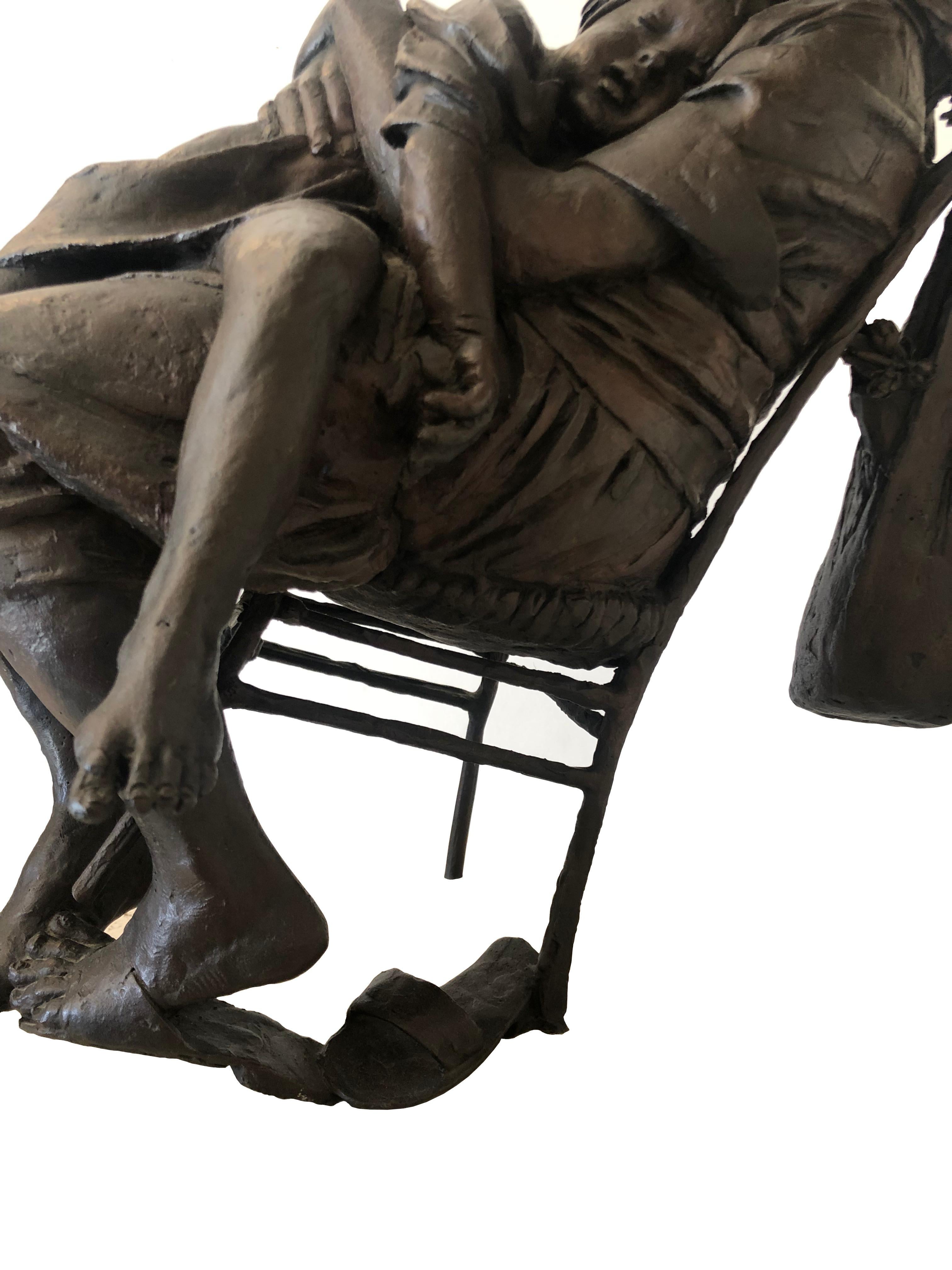 Nach dem Einkaufen Mutter und Kind Bronze-Skulptur (Moderne), Sculpture, von Bruno Lucchesi