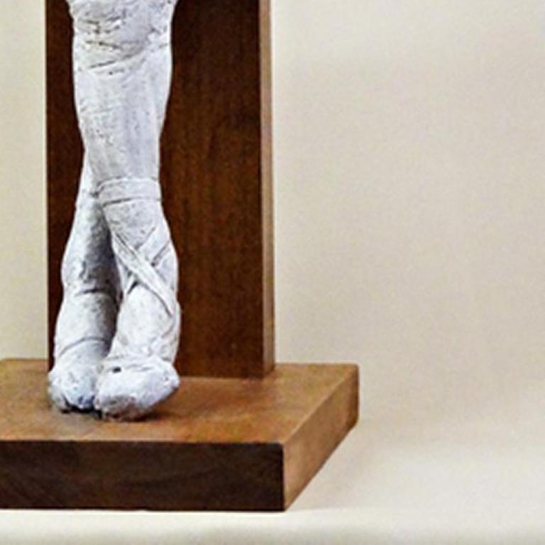 Ballerina - Figurative Sculpture Grigio di Bruno Lucchesi