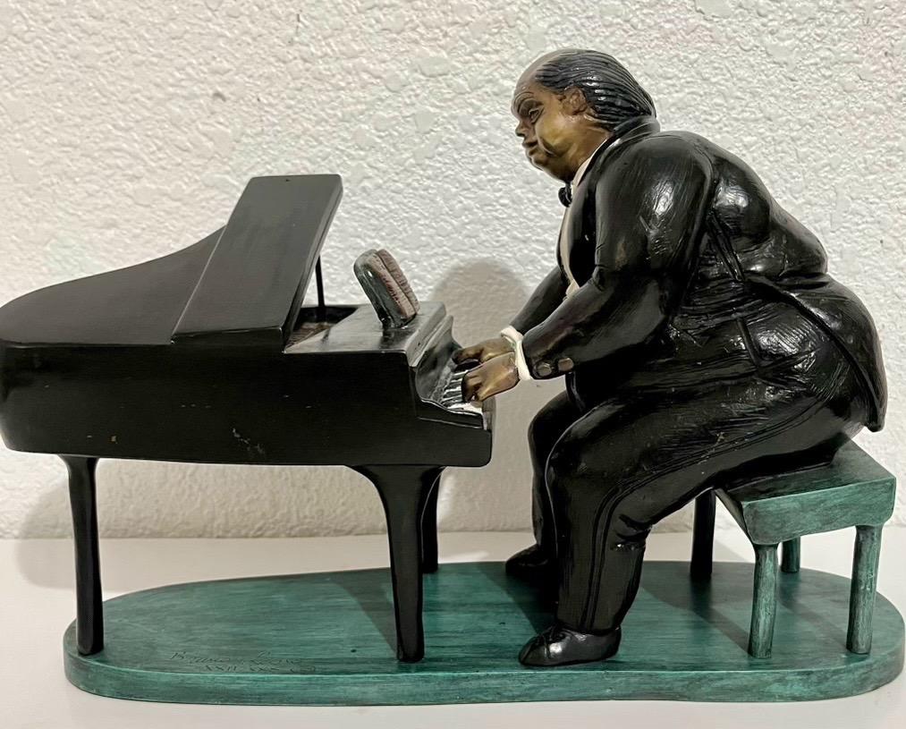 Escultura de Bronce Policromado Pianista de Club Nocturno de Jazz con Esmoquin Bruno Luna en venta 4