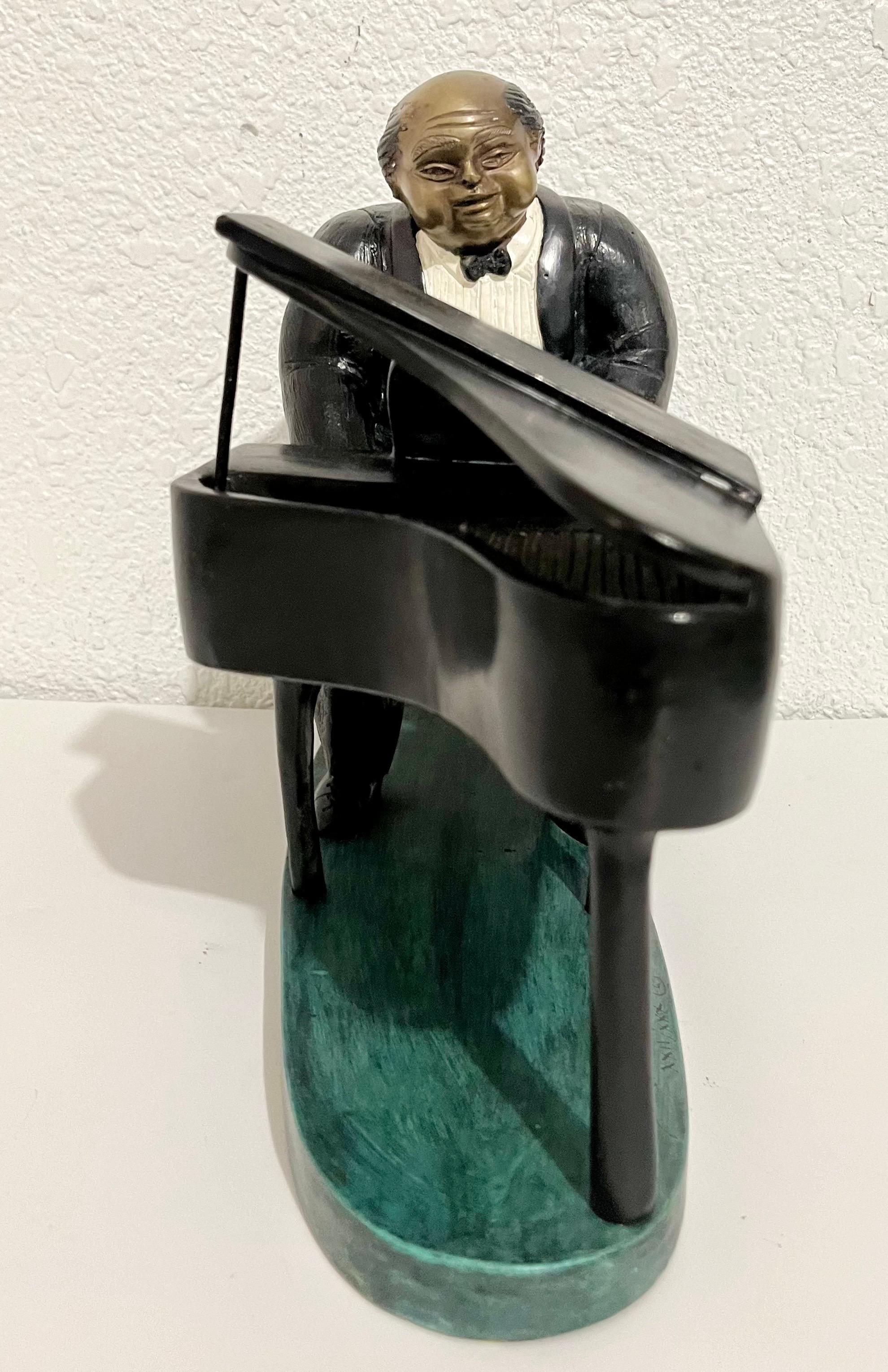Escultura de Bronce Policromado Pianista de Club Nocturno de Jazz con Esmoquin Bruno Luna en venta 5