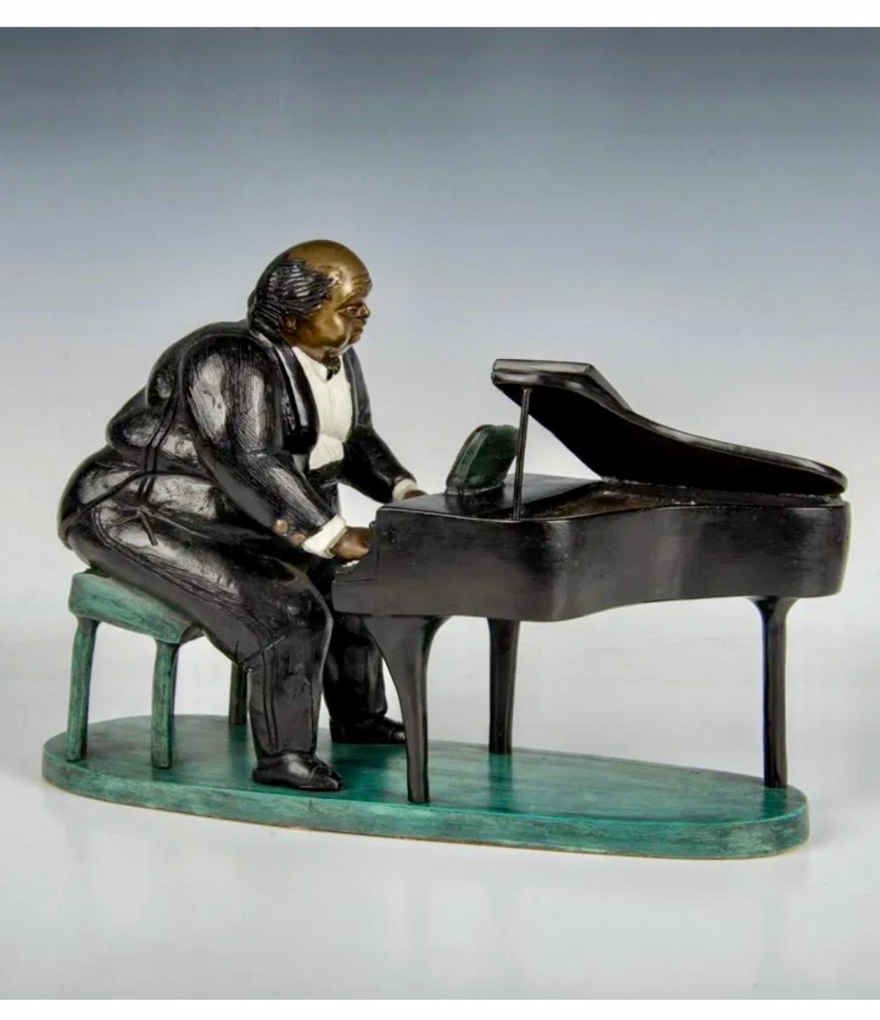 Escultura de Bronce Policromado Pianista de Club Nocturno de Jazz con Esmoquin Bruno Luna