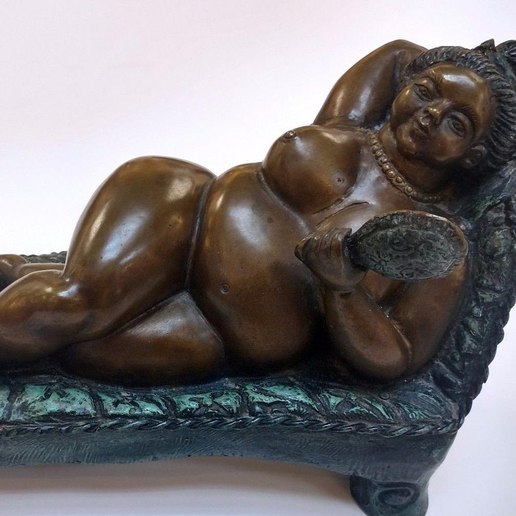 RECLINING NUDE (Skulptur) (Gold), Nude Sculpture, von Bruno Luna