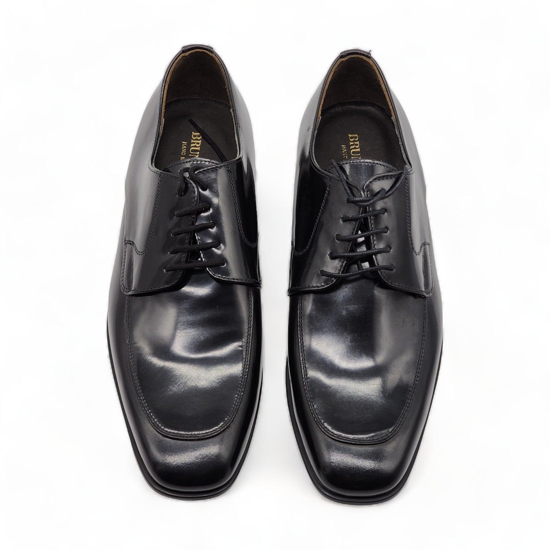 Chaussures Oxford en cuir Bruno Magli Benny en noir.

Informations complémentaires :
MATERIAL : Cuir
Collectional : FW 2023
Couleur : Noir
Taille : 8 US
Pays : Italie
Condit : La boîte est endommagée
Disponible dans d'autres tailles : 10.5 US