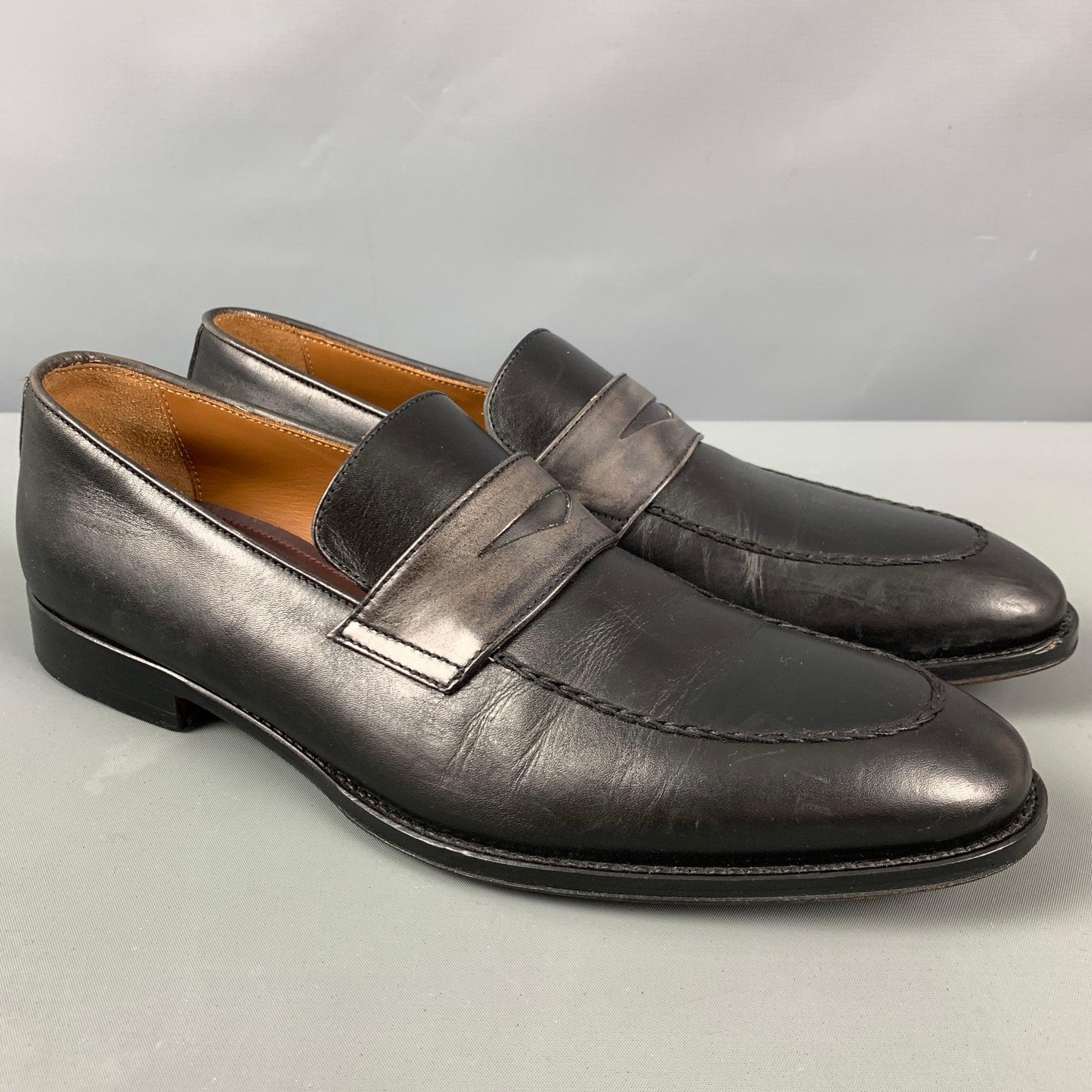 BRUNO MAGLI loafers
in a black leather featuring a grey contrast detail, and a wooden sole. Made in Italy.Very Good Pre-Owned Condition. 

Marked:   US 10.5Outsole:12 inches  x 4.25 inches 
  
  
 
Reference: 126688
Category: Loafers
More Details
  