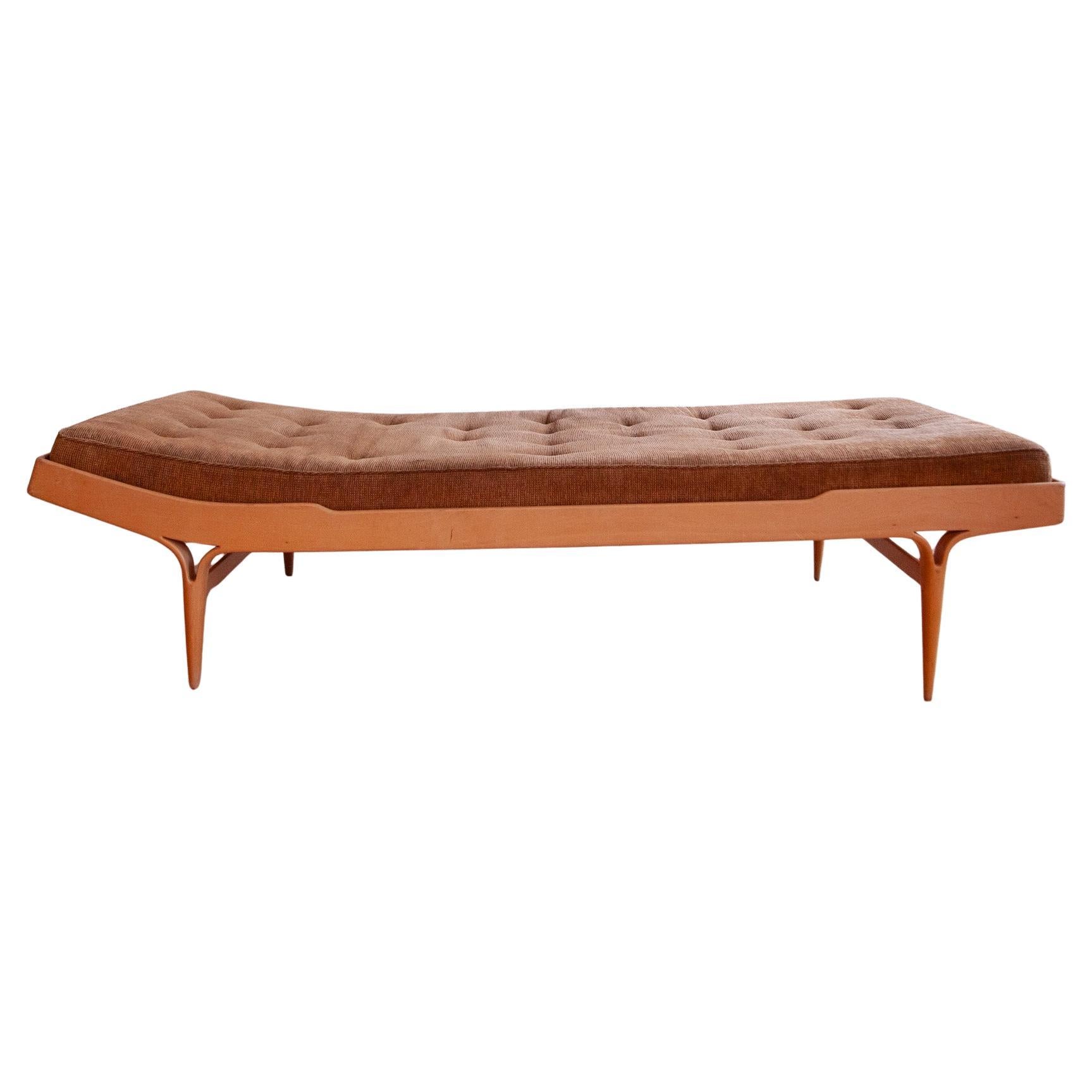 Fantastique lit de jour moderne en provenance de Suède.

Ce modèle est le lit de jour 