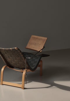Bruno Mathsson Chaise Longue Early Chair no. 36. Blaues Gurtband & Buche, 1939