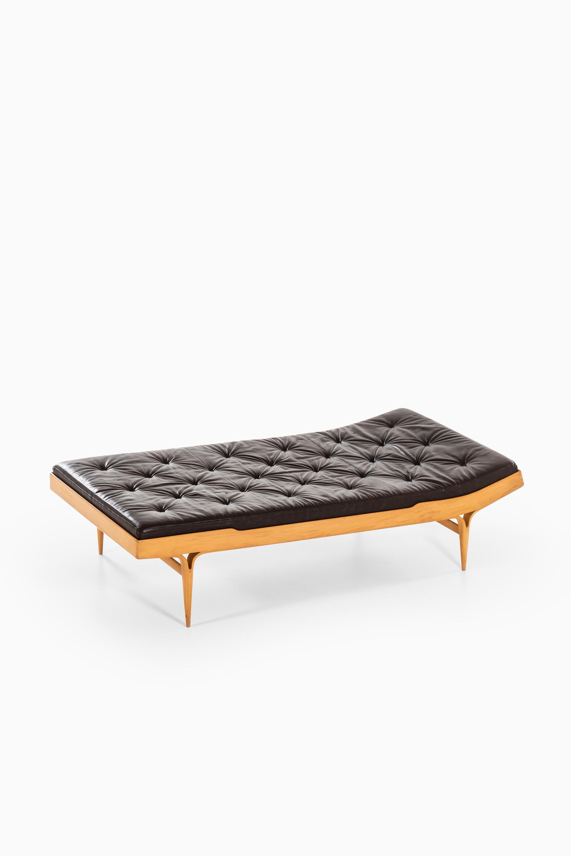 Swedish Bruno Mathsson Daybed Model Berlin Produced by Karl Mathsson in Sweden For Sale