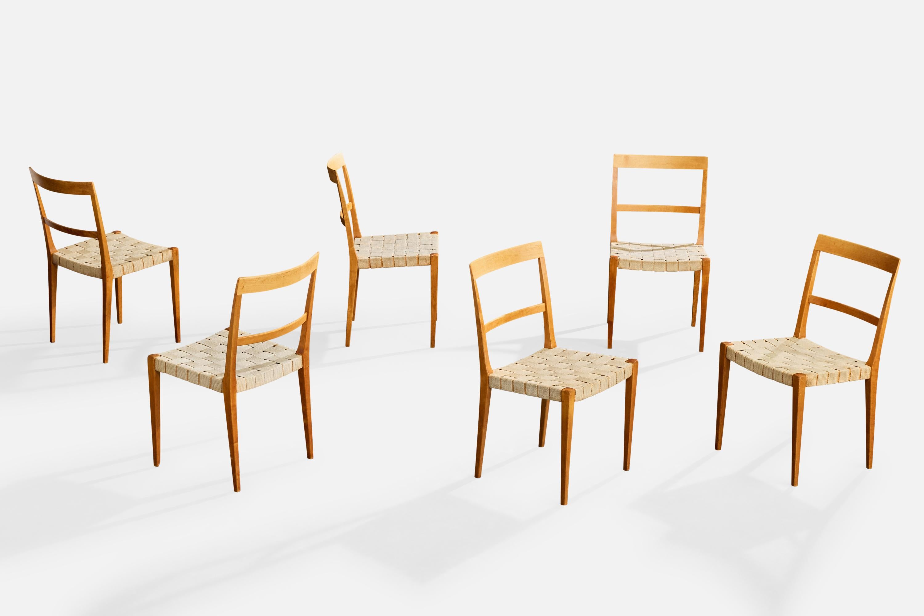 Ein Satz von sechs Esszimmerstühlen aus Birke und Gurtband, entworfen von Bruno Mathsson und hergestellt von der Firma Karl Matthson, Schweden, 1965.

Produktionsdatum 1965.

Leichte bis mäßige Beanspruchung der Korbwaren bei allen 6 (hauptsächlich