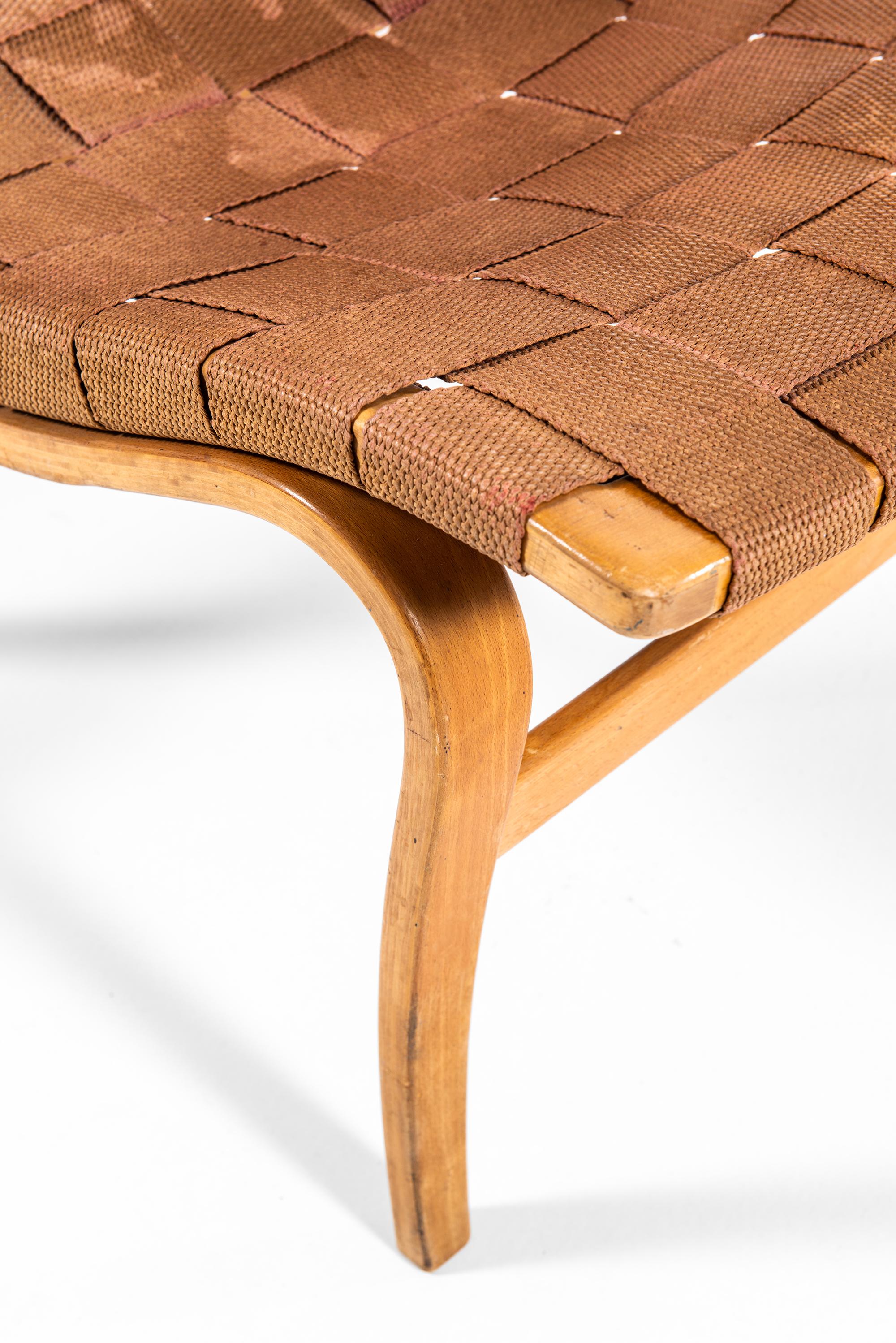Early easy chair model Eva designed by Bruno Mathsson. Produced by Karl Mathsson in Värnamo, Sweden.