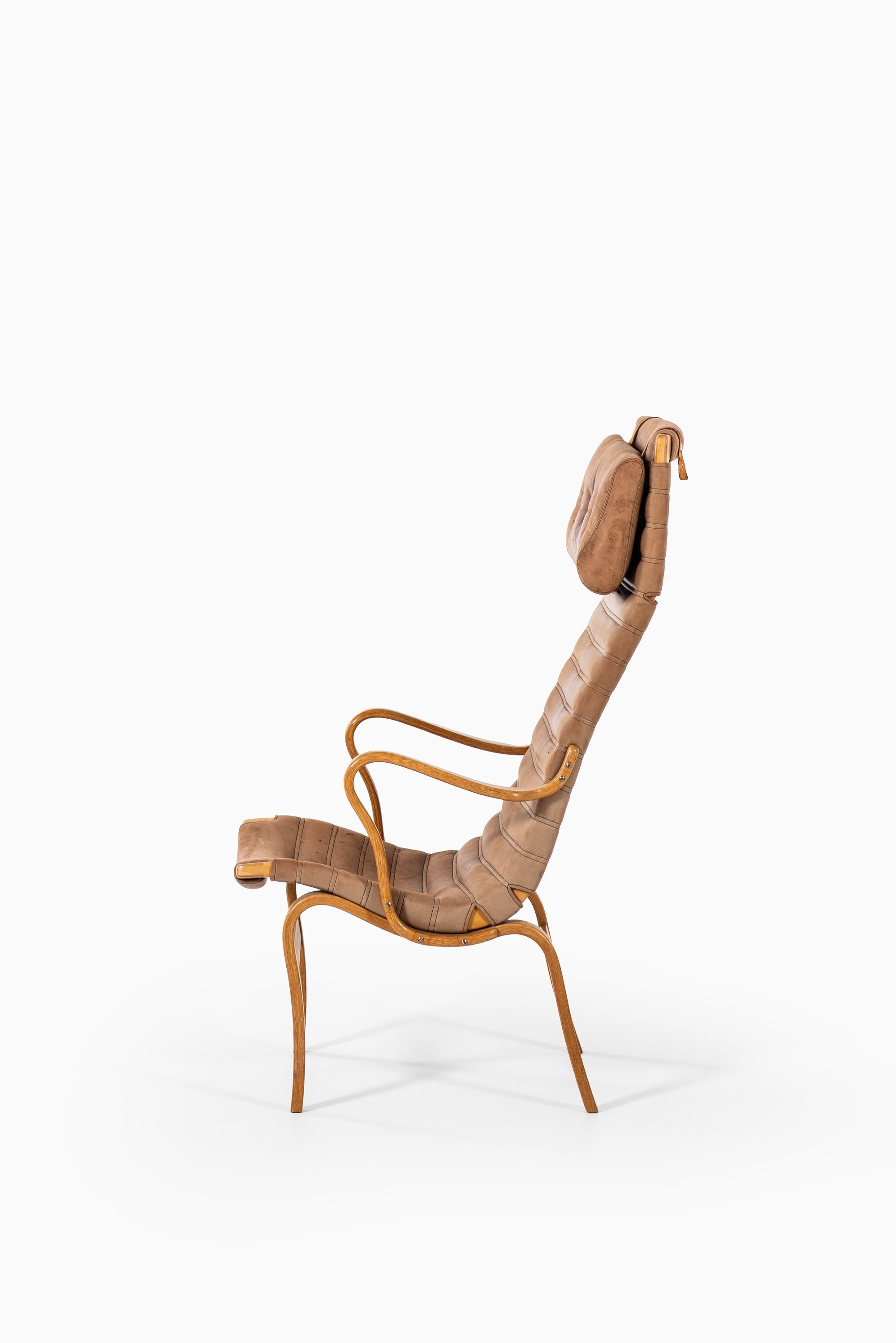 Leather Bruno Mathsson Easy Chairs Model Eva Hög by Karl Mathsson AB in Sweden For Sale