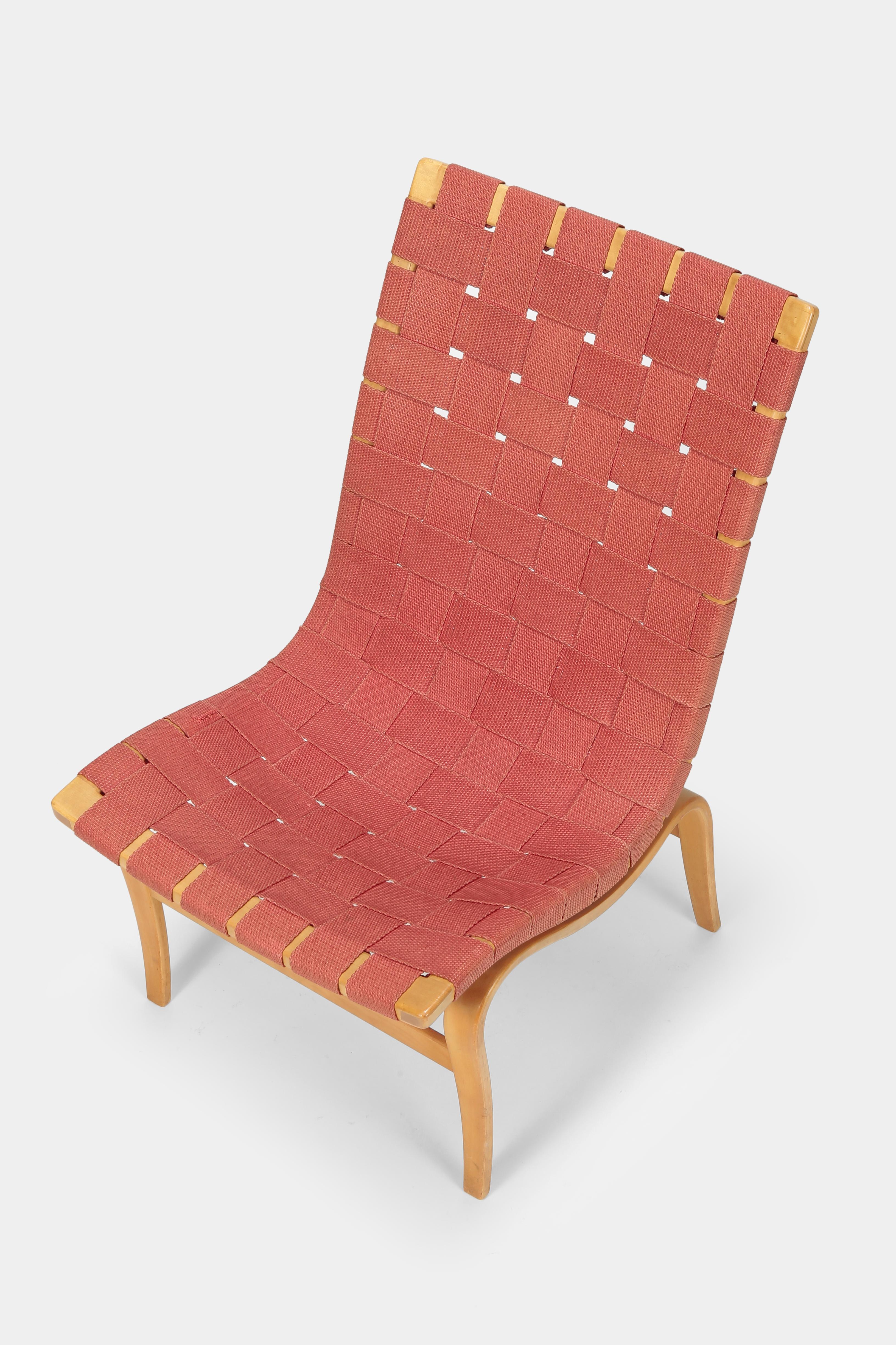 Bruno Mathsson, ‘Eva’ armchair, manufactured by the Mathsson Company in the 1940s. The original braided seat is made of a special tear-resistant paper without owing to the shortage of hemp during the war. With original stamp. Very nice vintage