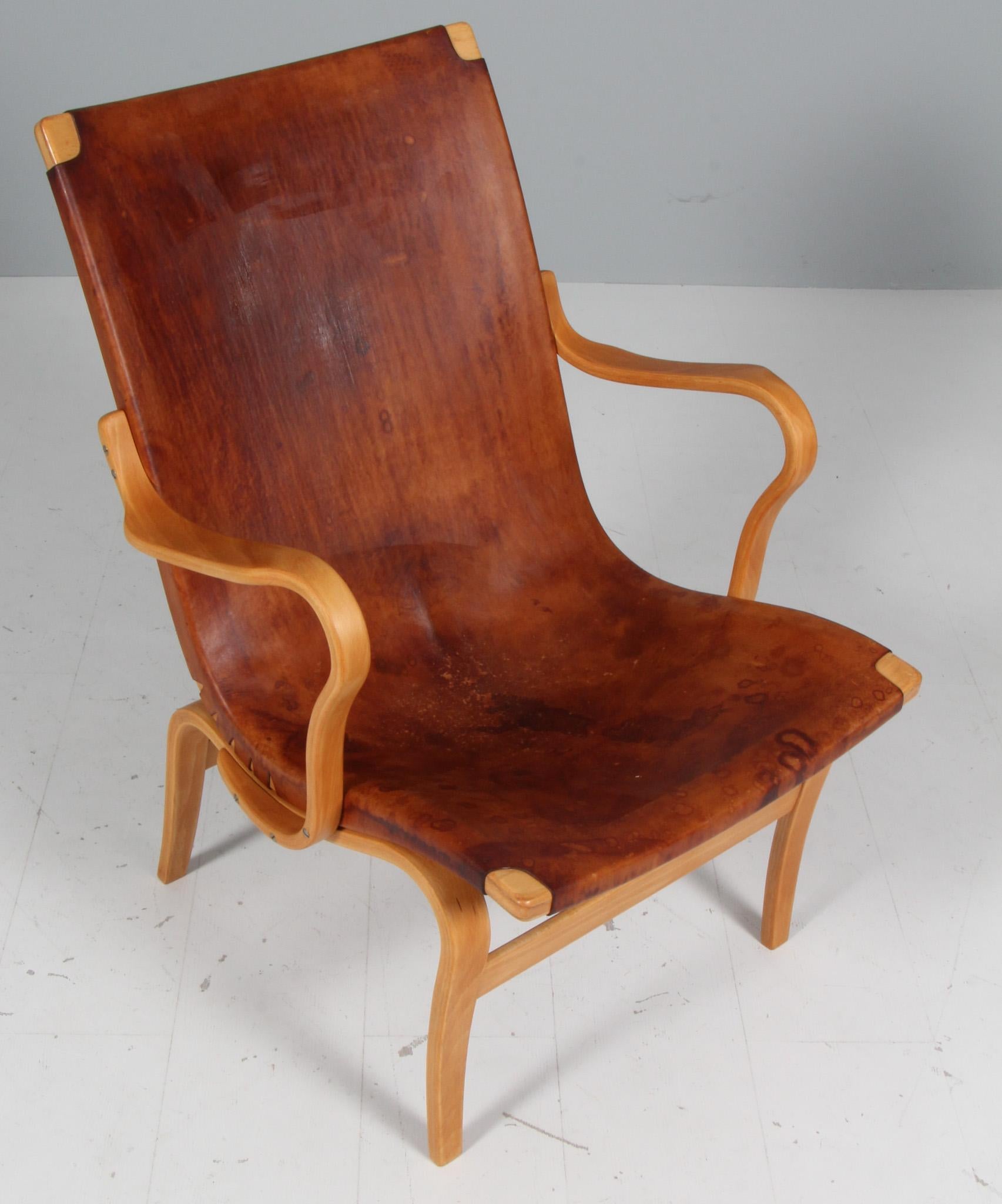 Bruno Mathsson Eva lounge chair with patinated saddle leather

Frame in beech.

Made by Karl Dux.