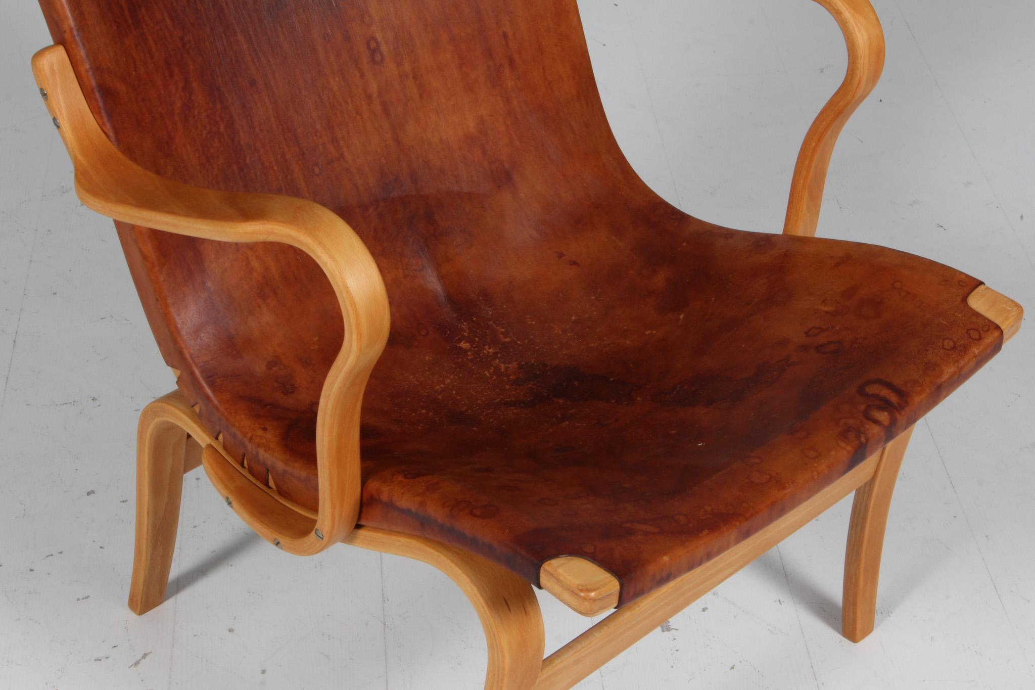 Bruno Mathsson Eva Lounge Chair with Leather In Fair Condition For Sale In Esbjerg, DK