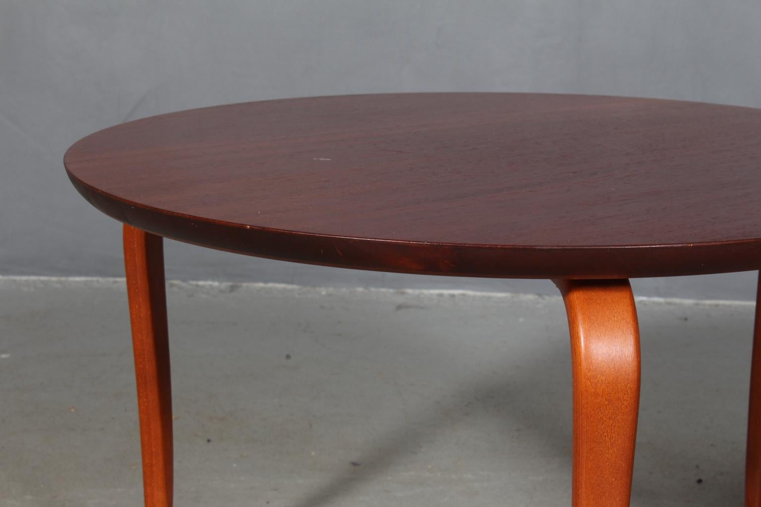 Bruno Mathsson for DUX, Pair of Mahogany Side Tables, Model Annika In Good Condition In Esbjerg, DK