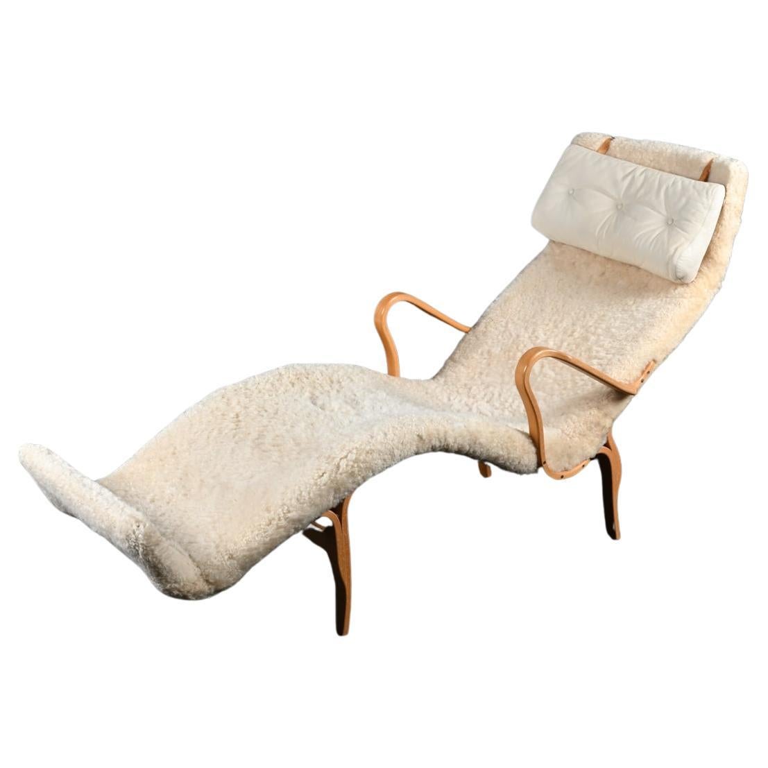 Bruno Mathsson for Dux "Pernilla 3" Chaise Lounge Chair in Lambswool & Leather For Sale