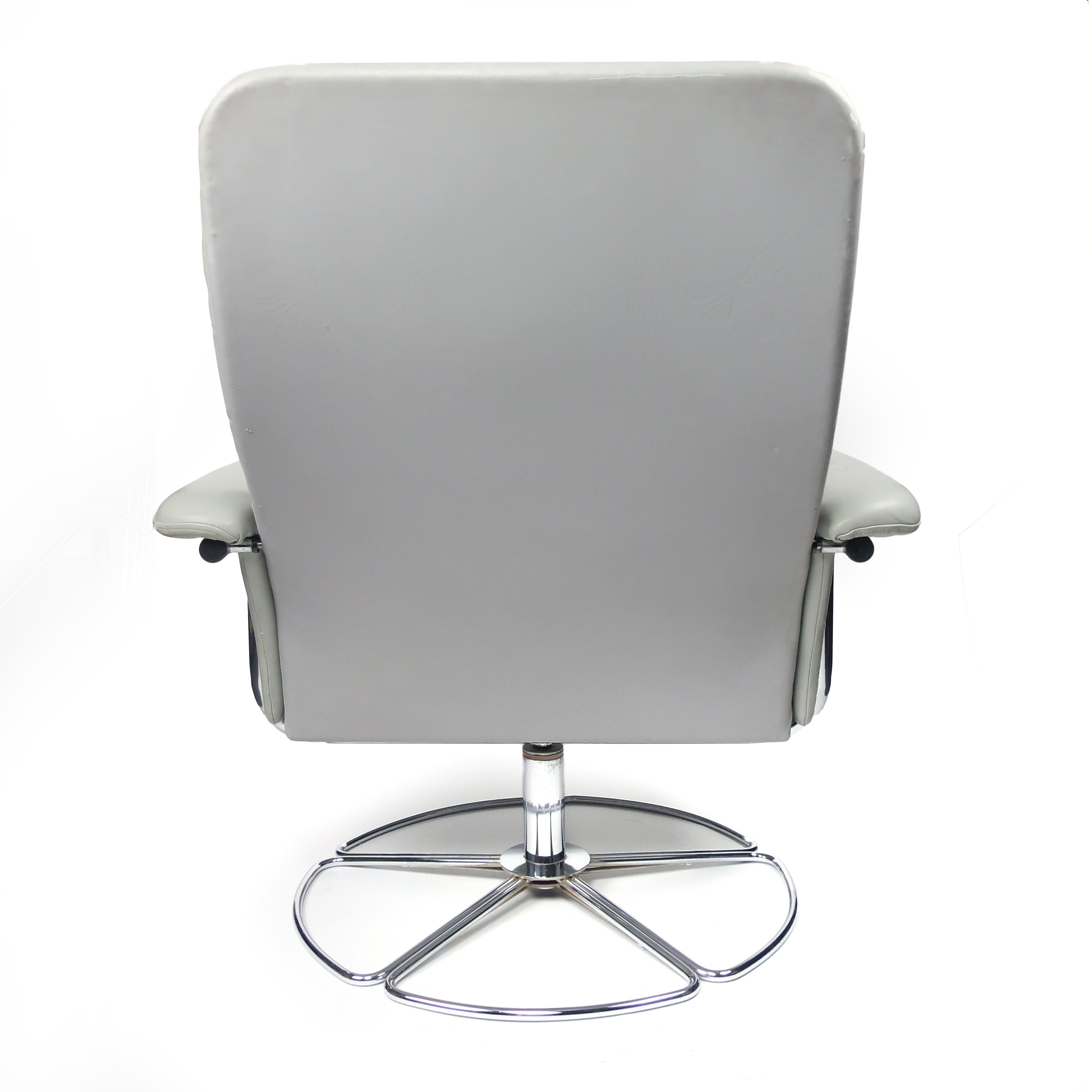 Bruno Mathsson Gray Leather and Chrome Lounge Chair for DUX In Good Condition In Brooklyn, NY