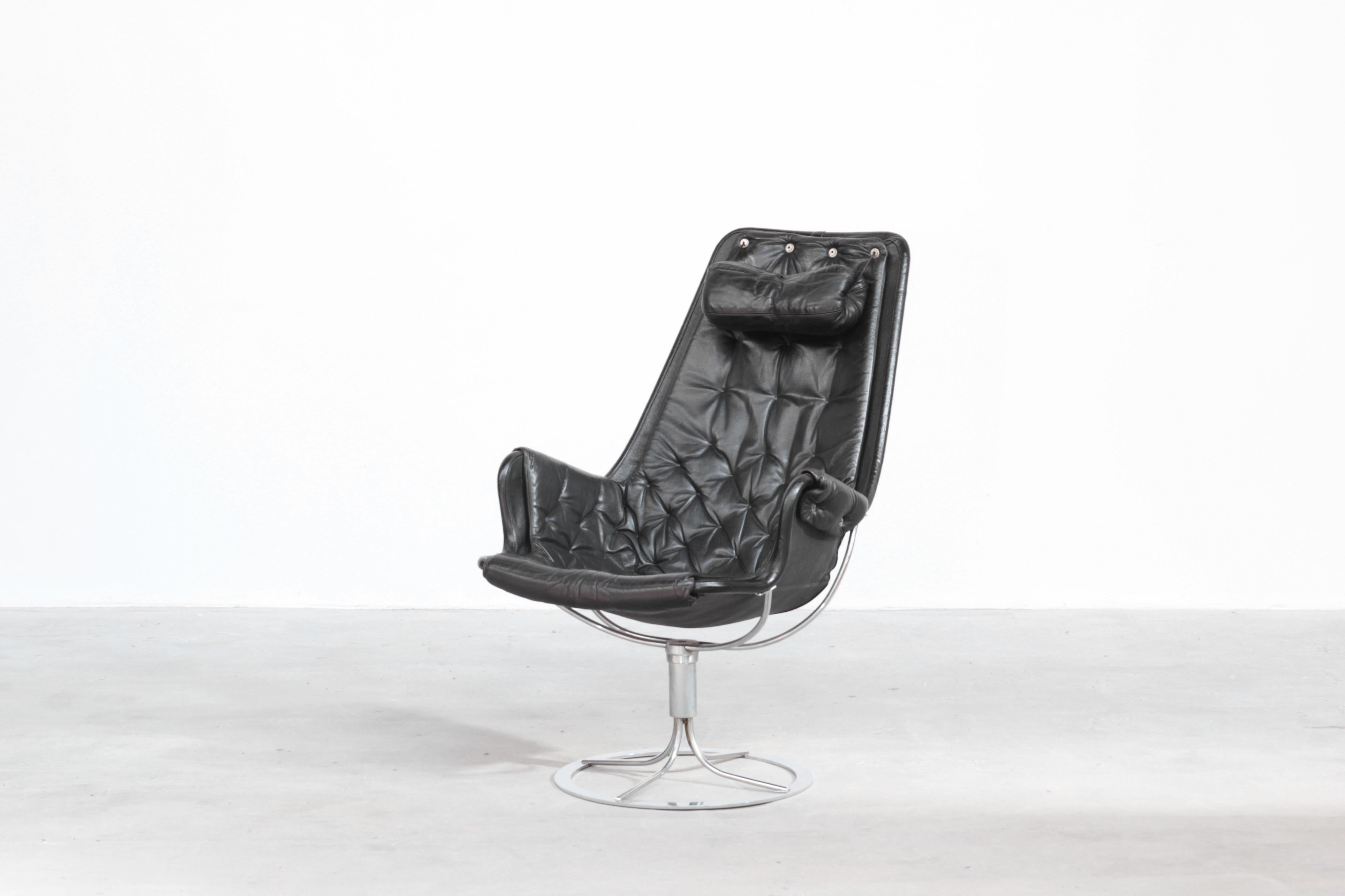 Very beautiful lounge chair Model Jetson designed by Bruno Mathsson and produced by the Swedish furniture factory 