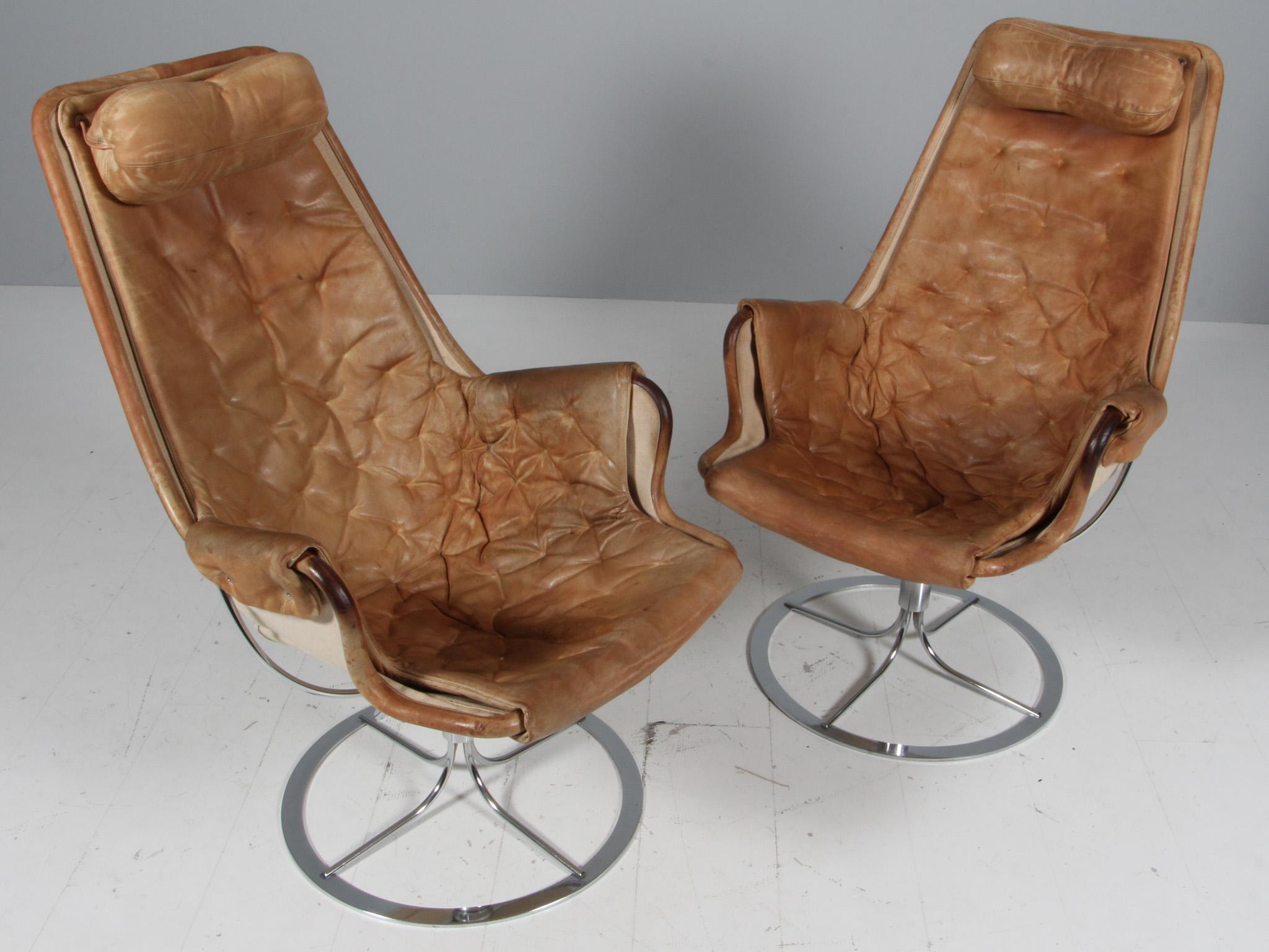 Bruno Mathsson Jetson Loungesessel mit patiniertem hellbraunem Leder.

Gestell aus verchromtem Stahl.

Hergestellt von DUX.