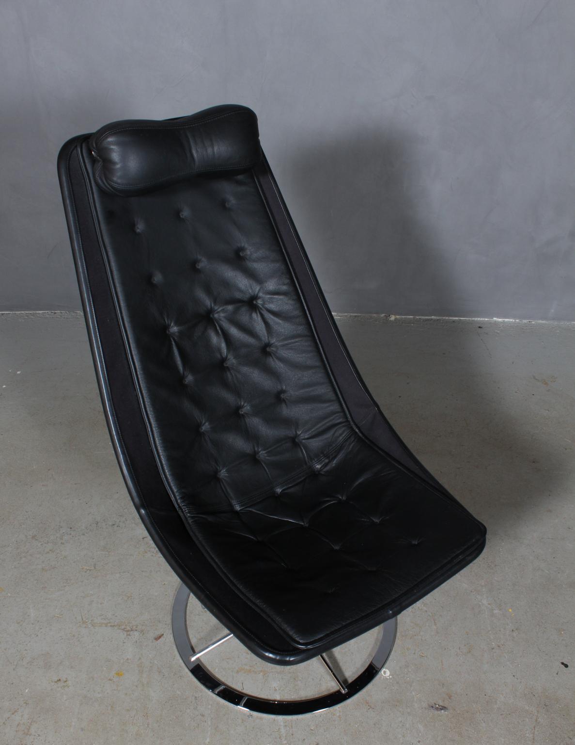 Bruno Mathsson Jetsson lounge chair with black leather.

Frame in steel.

Made by Bruno Mathsson International.