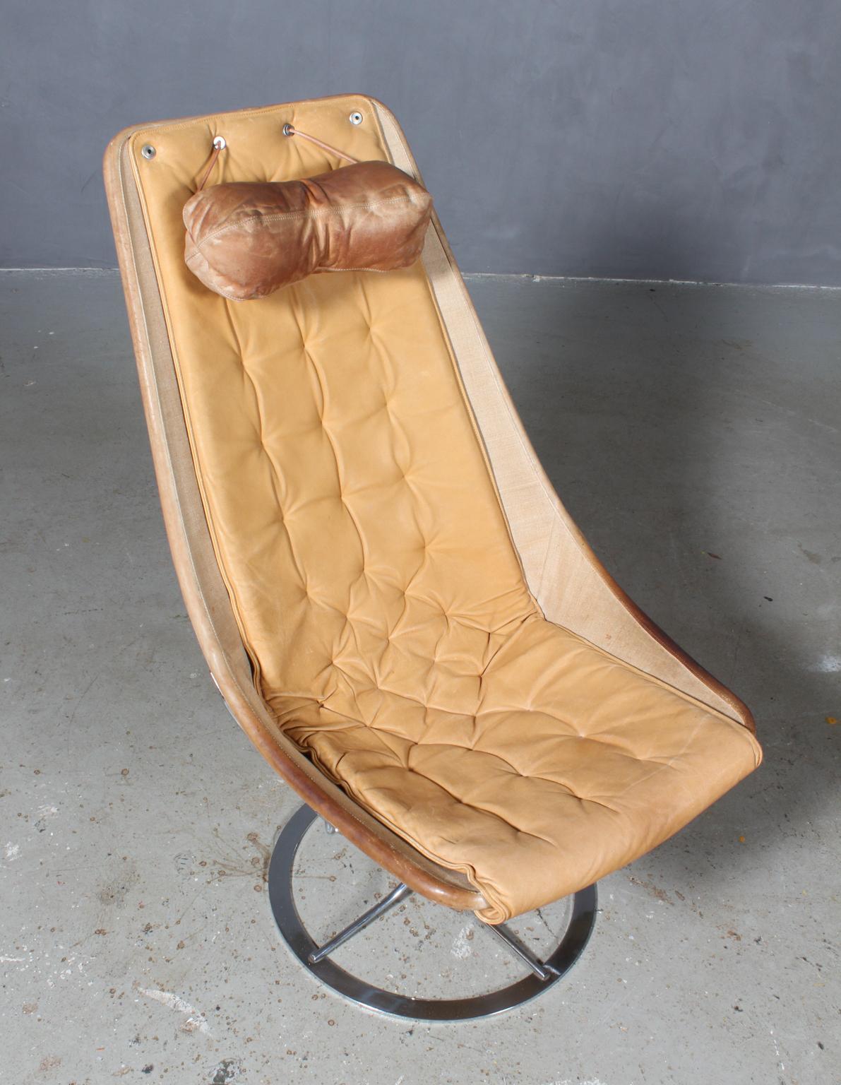 Bruno Mathsson Jetsson lounge chair with patinated nature leather.

Frame in steel.

Made by DUX.