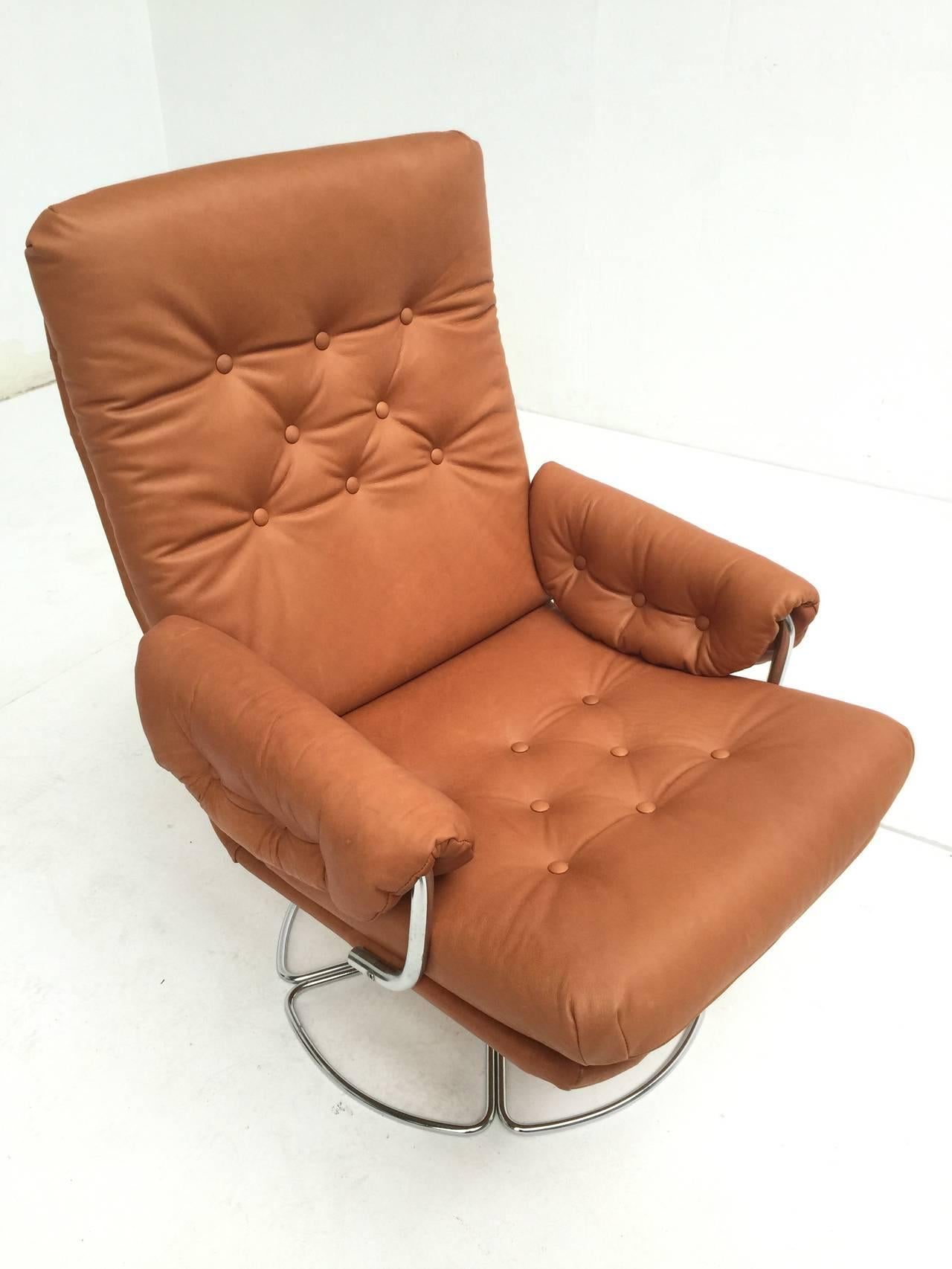 This swivelling easy chair is a crossover model of the famous Jetson chair and the Karin model by Swedish designer Bruno Mathsson for DUX

It is re-upholstered with a top quality smooth and soft aniline leather that will fetch a beautiful patina