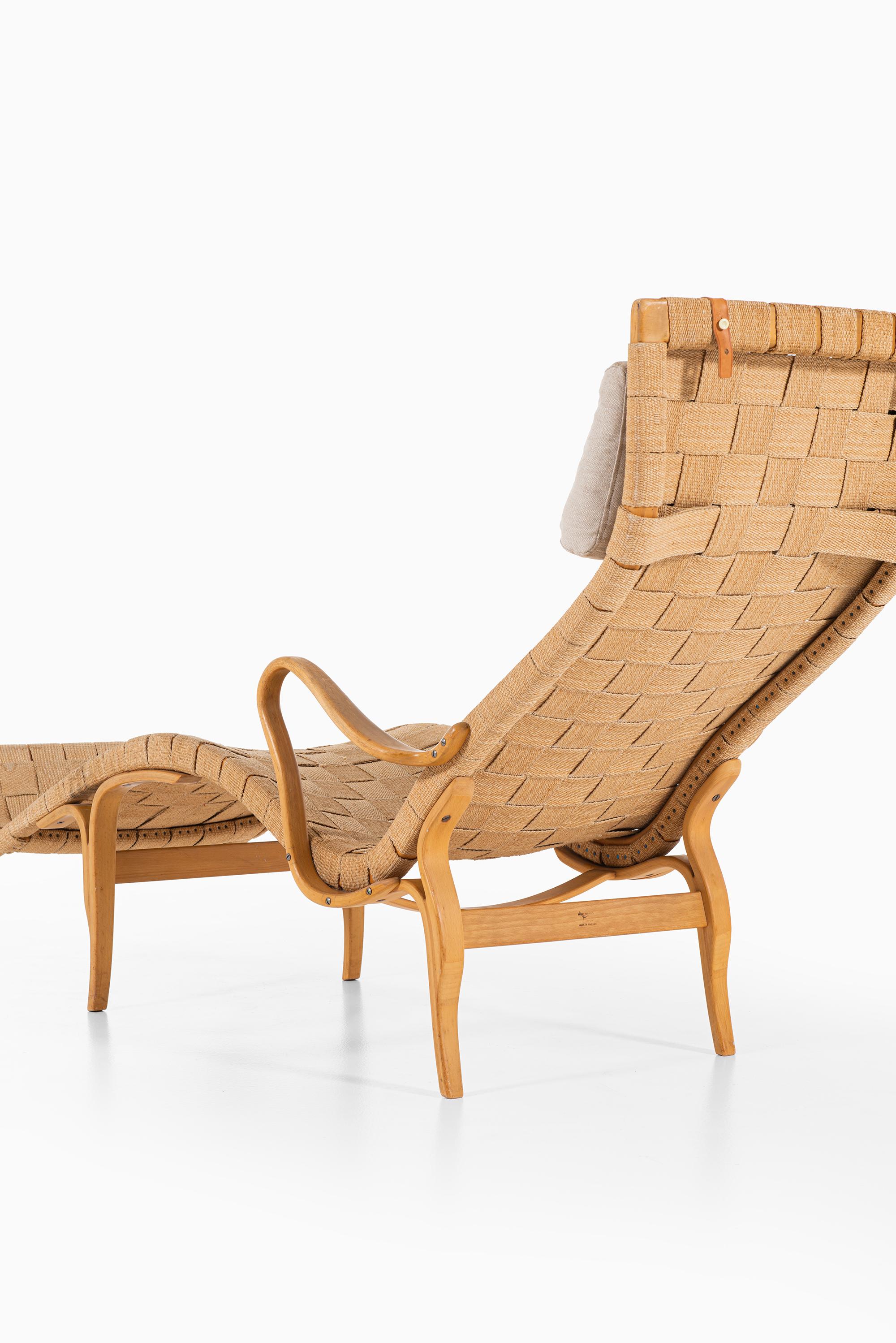 Canvas Bruno Mathsson Lounge Chair Model Pernilla 3 / T-108 by Karl Mathsson in Sweden For Sale