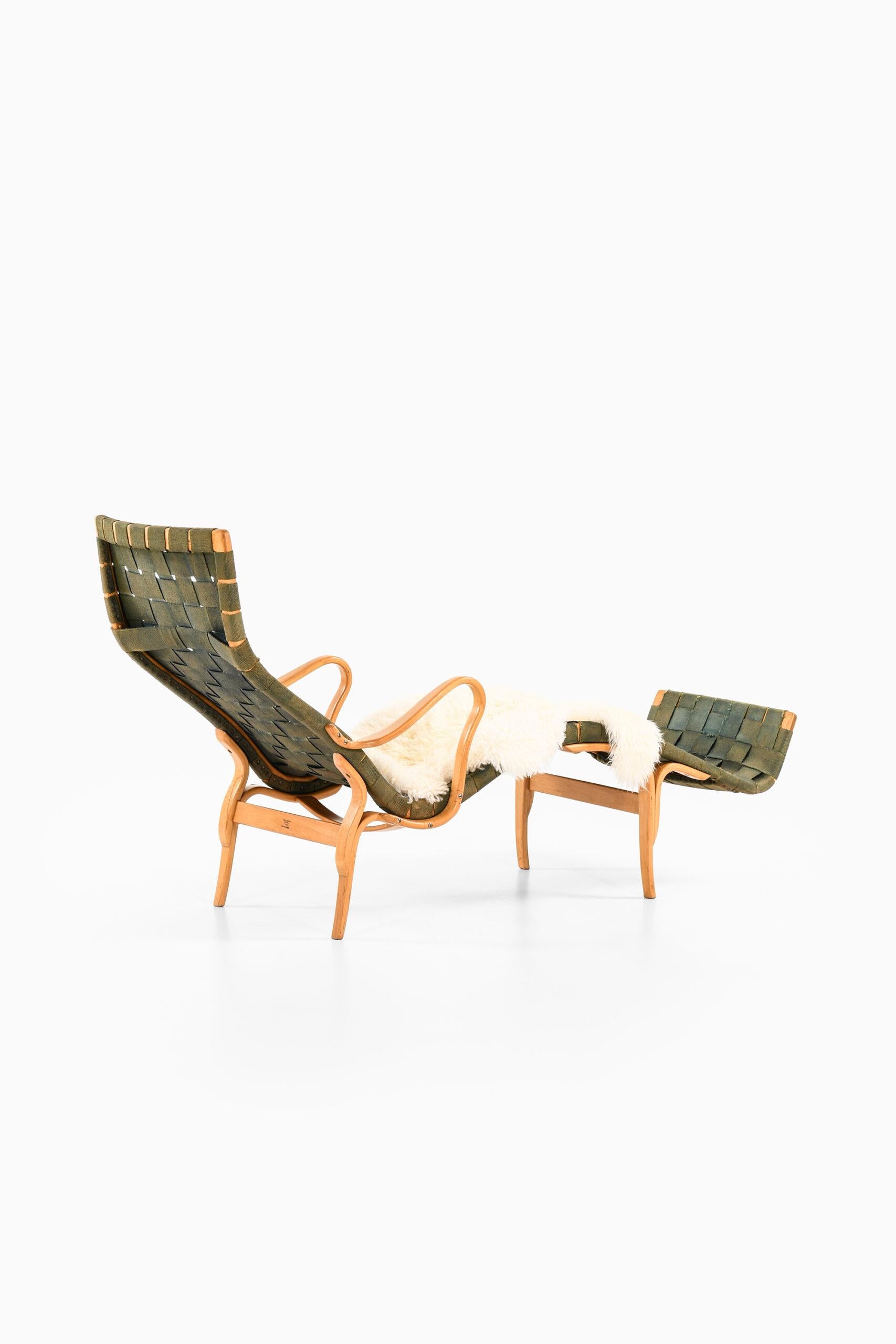 Scandinavian Modern Bruno Mathsson Lounge Chair Model Pernilla 3 / T-108 by Karl Mathsson in Värnamo For Sale