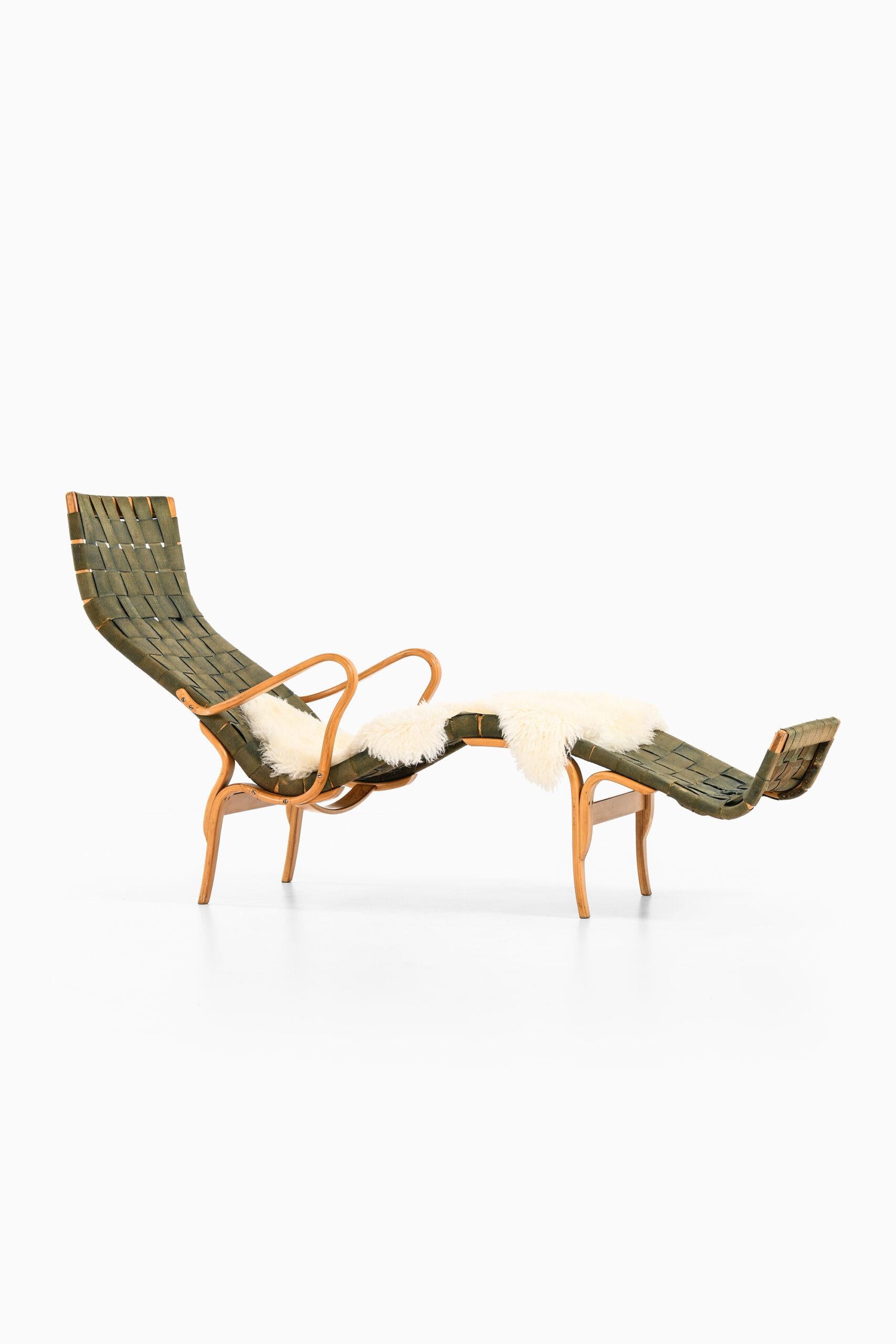 Bruno Mathsson Lounge Chair Model Pernilla 3 / T-108 by Karl Mathsson in Värnamo For Sale 1