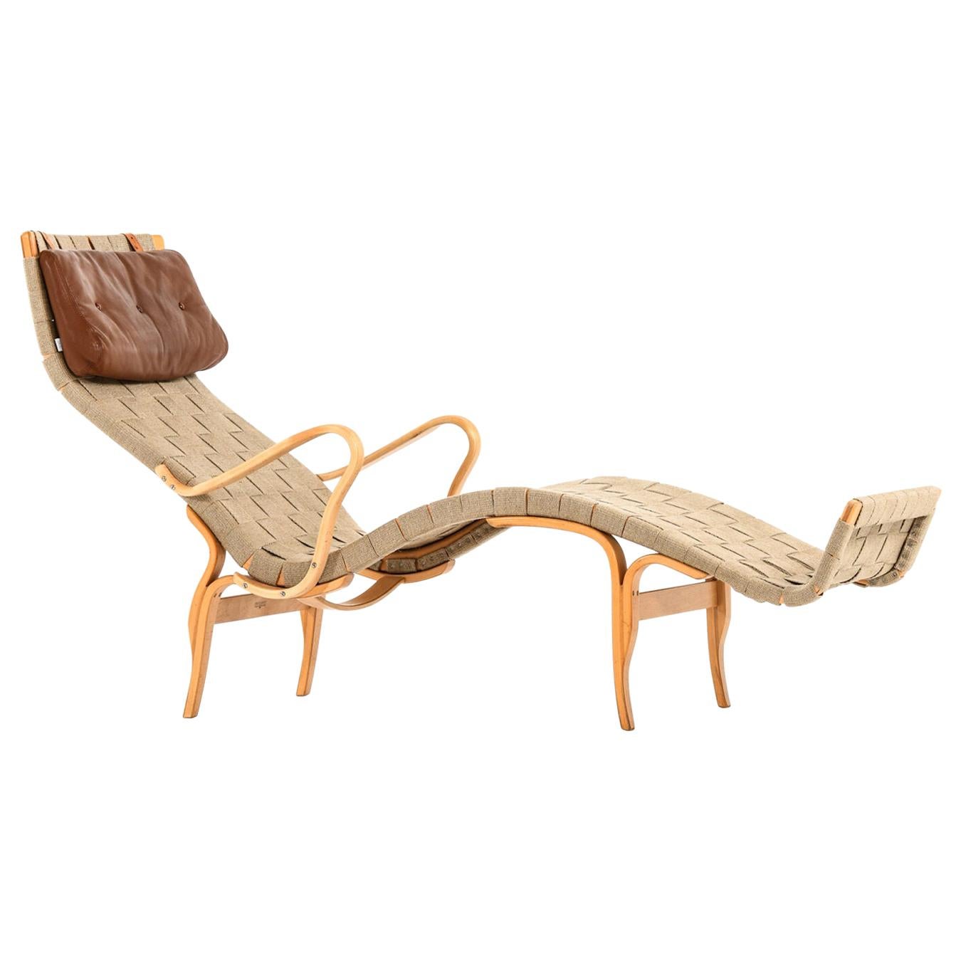 Bruno Mathsson Lounge Chair Model Pernilla 3 / T-108 by Karl Mathsson in Värnamo